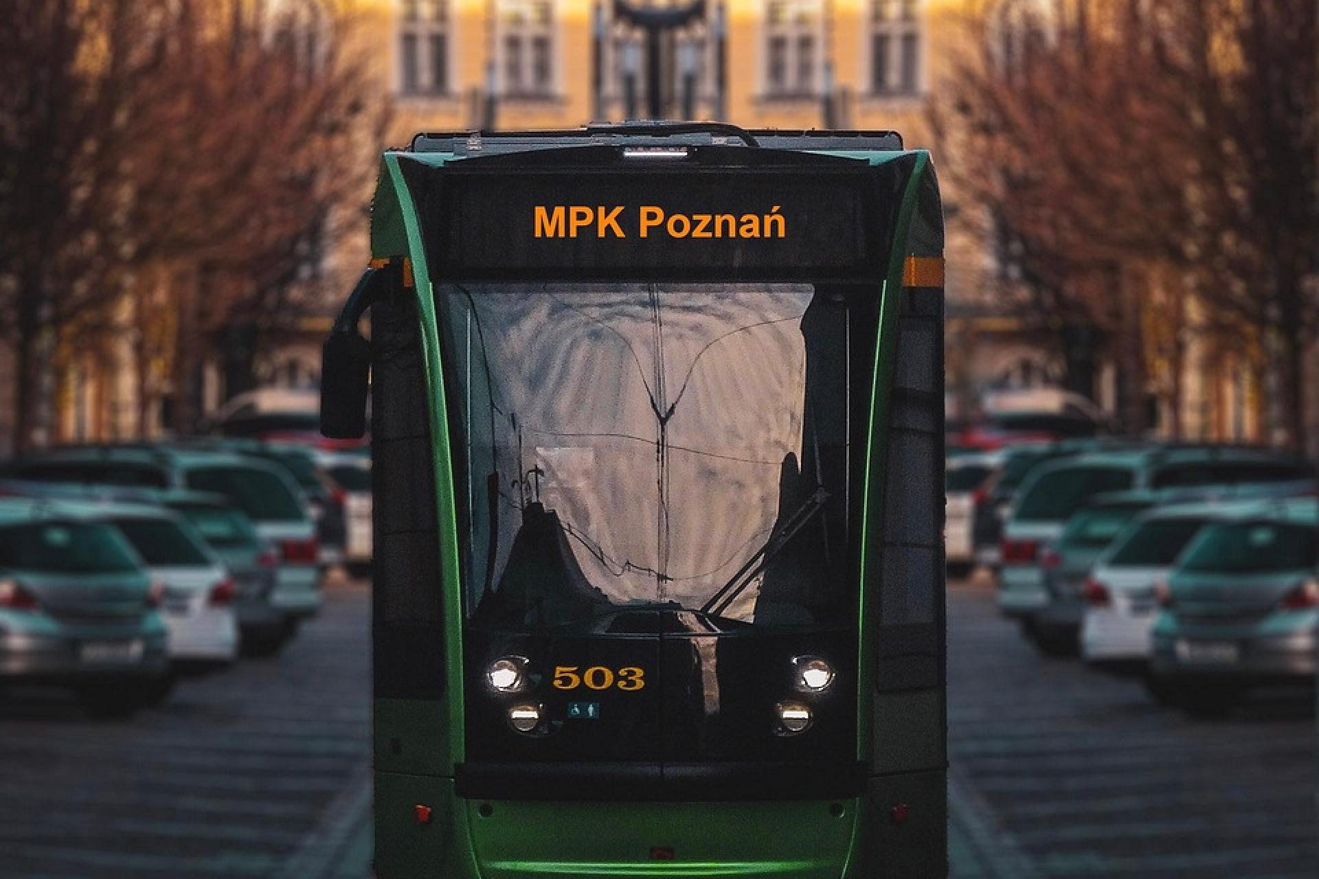 Radio w tramwaju kontra fake newsy. Czy to działa