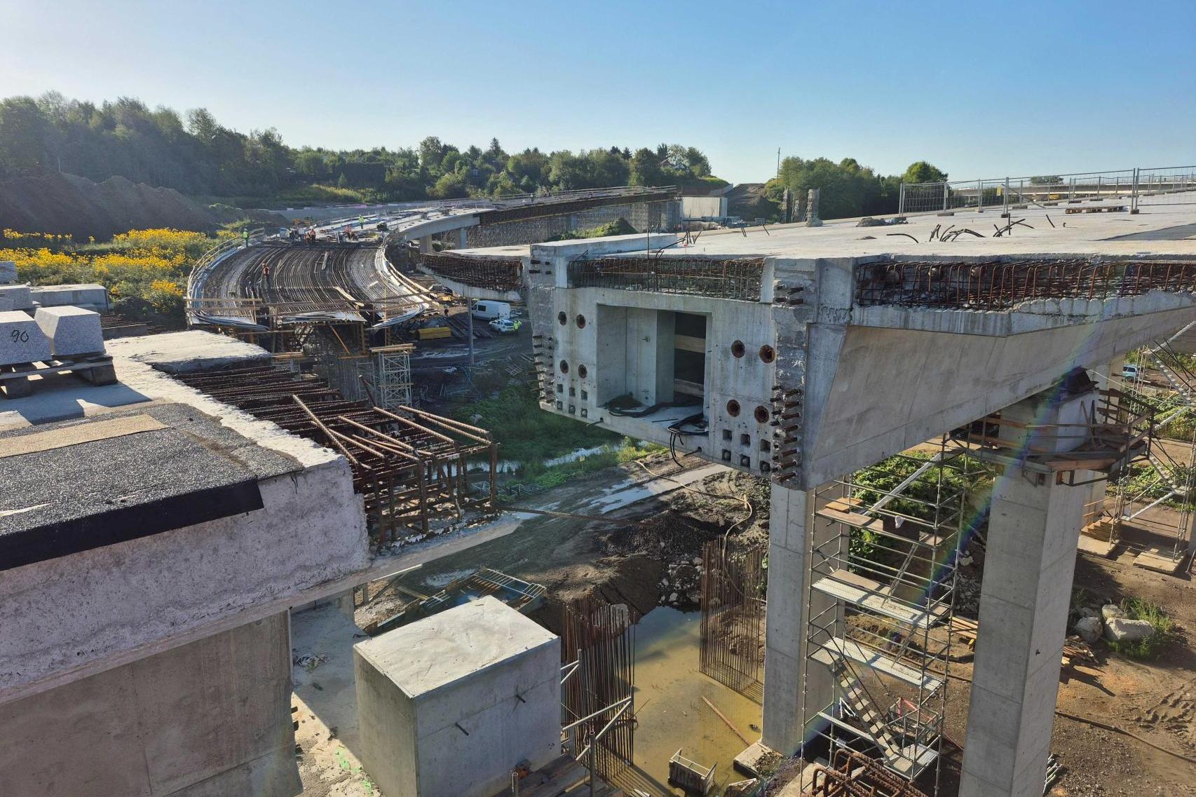 Segment po segmencie: koniec nasuwania estakady na węźle Mistrzejowice