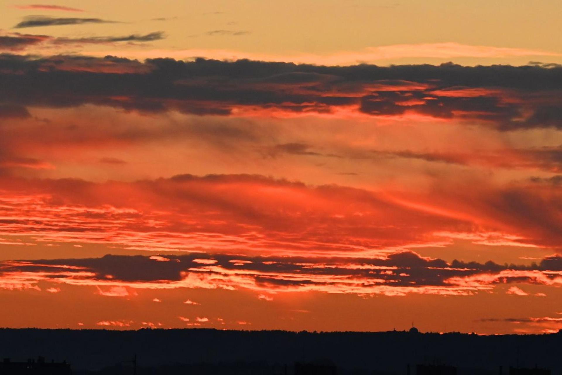 Sobotni zmierzch nad Krakowem