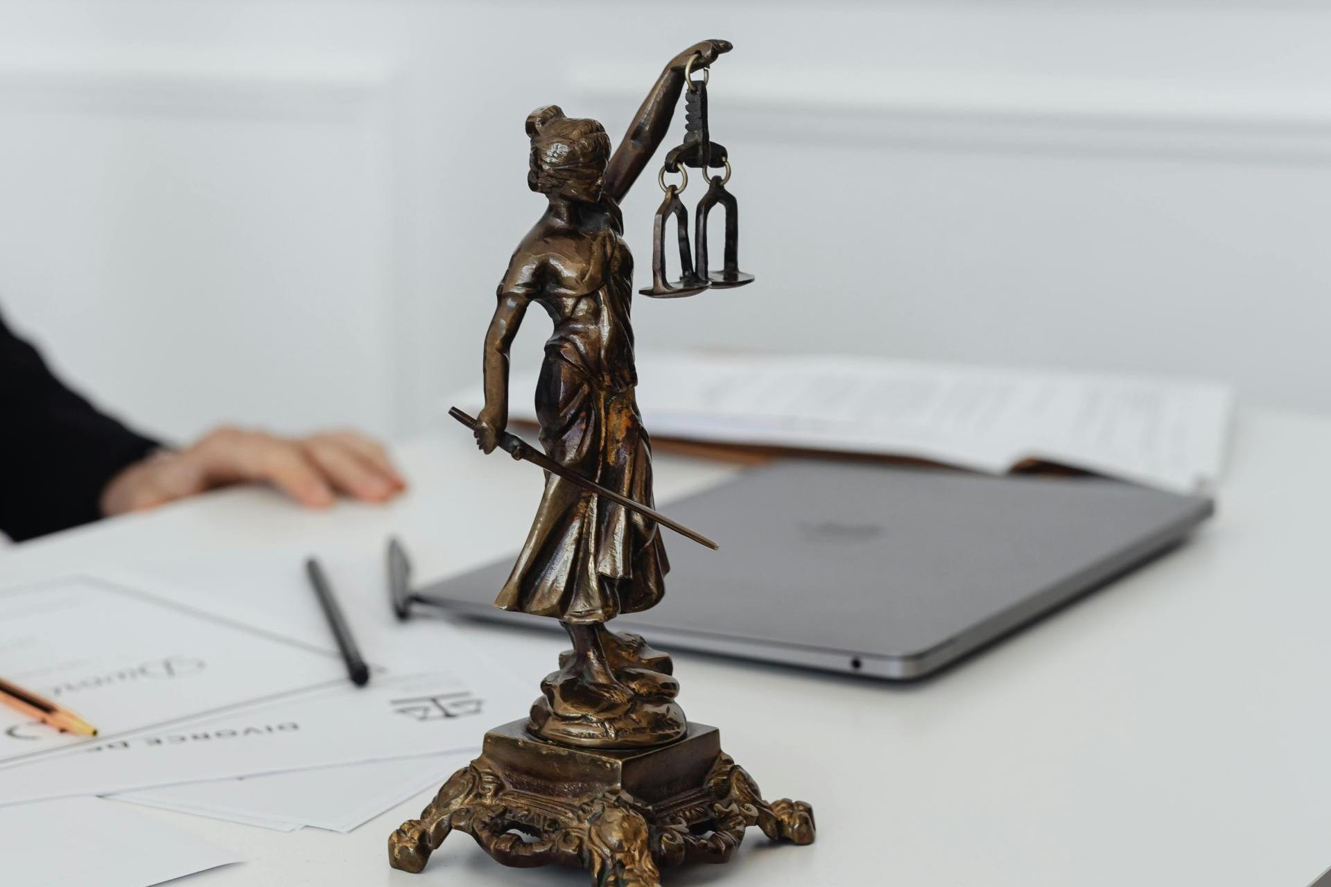 Wyłudzał podpisy in blanco, a potem zawierał umowy. Oszust z Tarnowa skazany na 12 lat