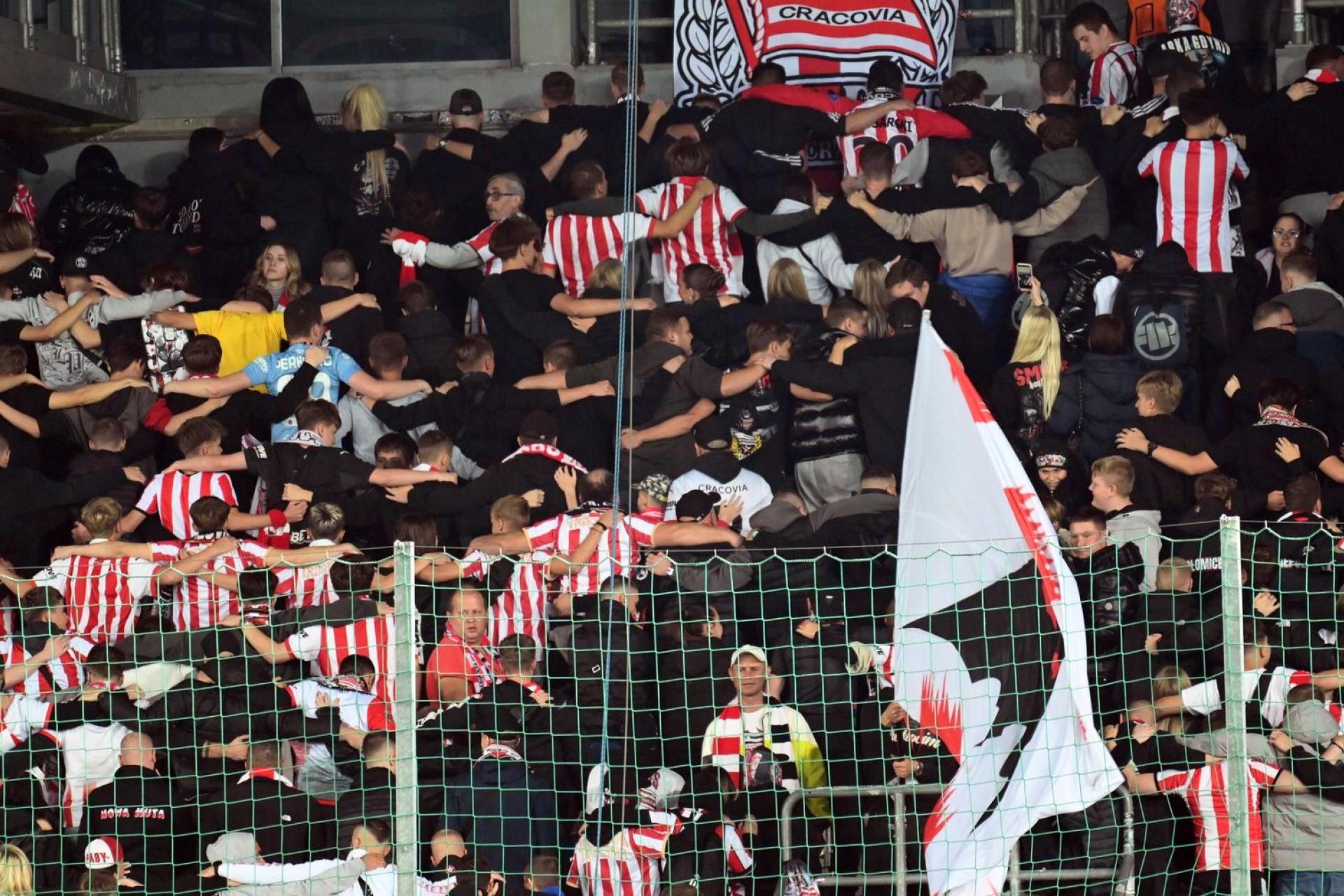 Doping "do the Poznań" na stadionie przy Kałuży. Cracovia zremisowała z Górnikiem Zabrze