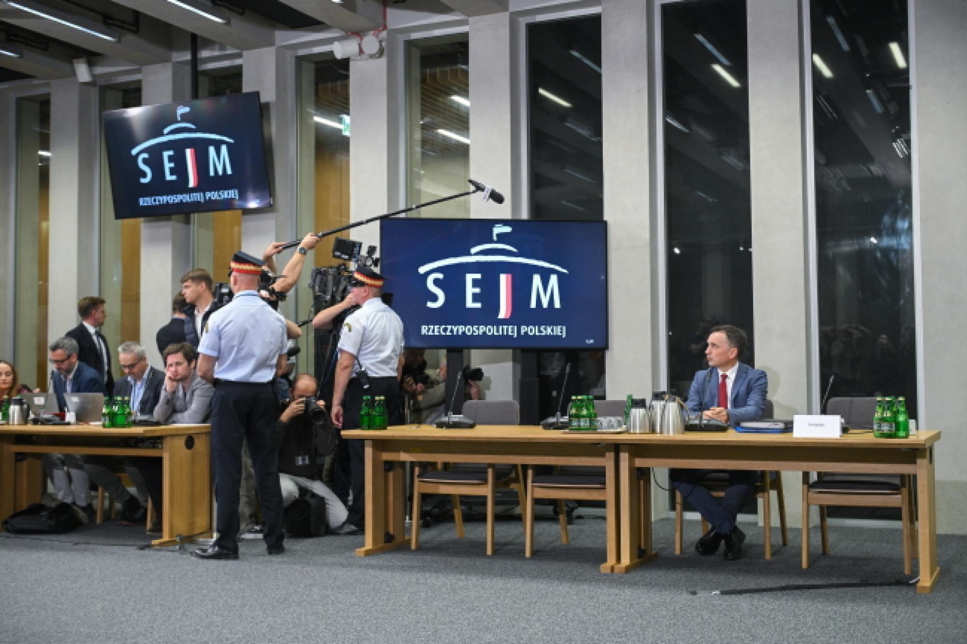 Zbigniew Ziobro został doprowadzony przed sejmową komisję śledczą ds. Pegasusa