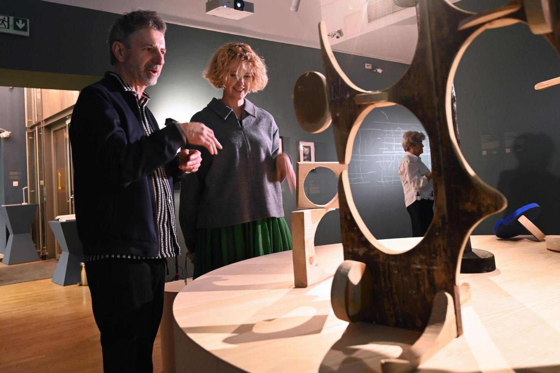 To nie tylko rzeźby. "Brâncu?i. Rzeźbienie światłem" w MCK