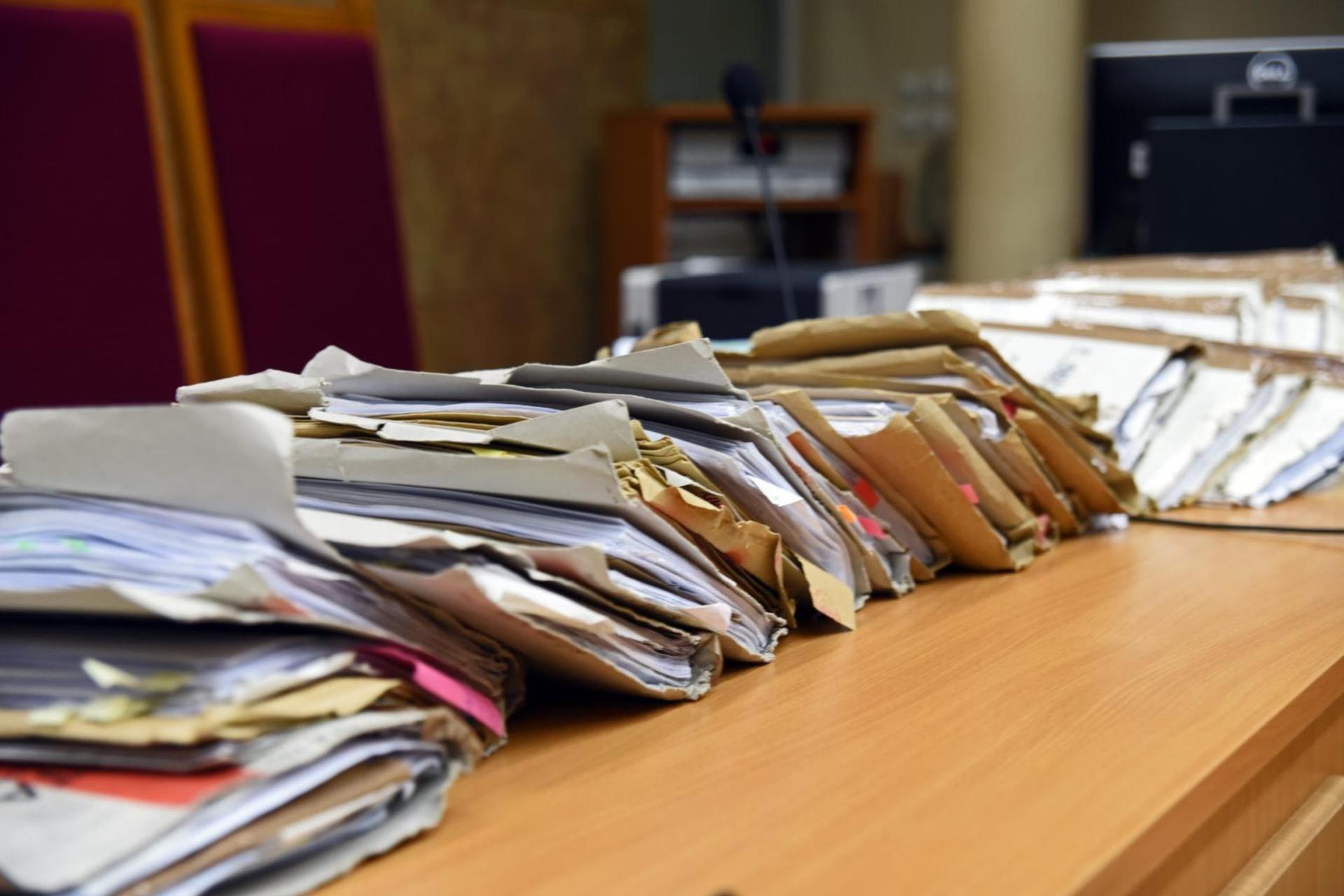 Dwa lata więzienia dla pracownika sądu za robienie zakupów za pieniądze instytucji