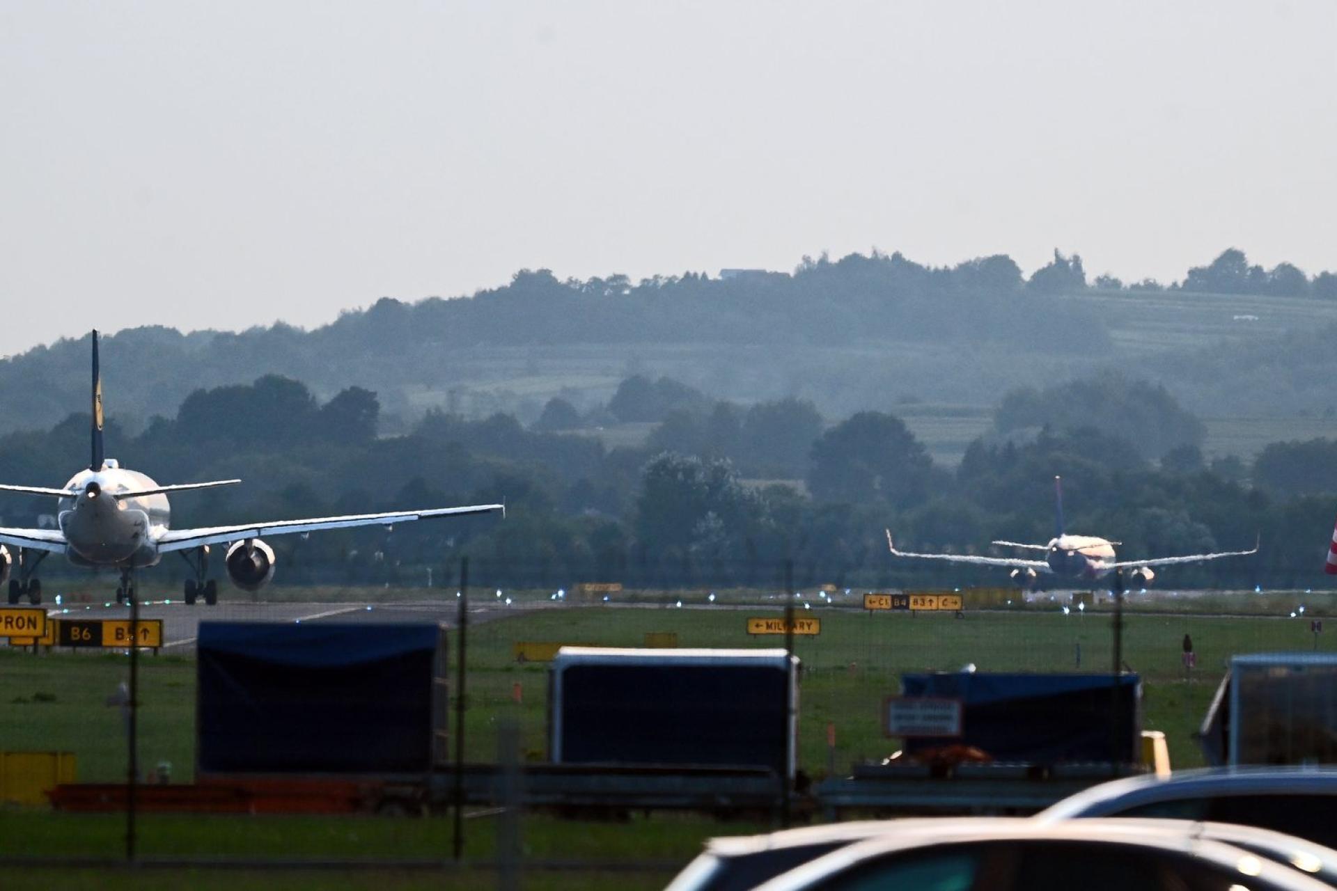 Piętnaście kilogramów ludzkich włosów w walizkach na krakowskim lotnisku