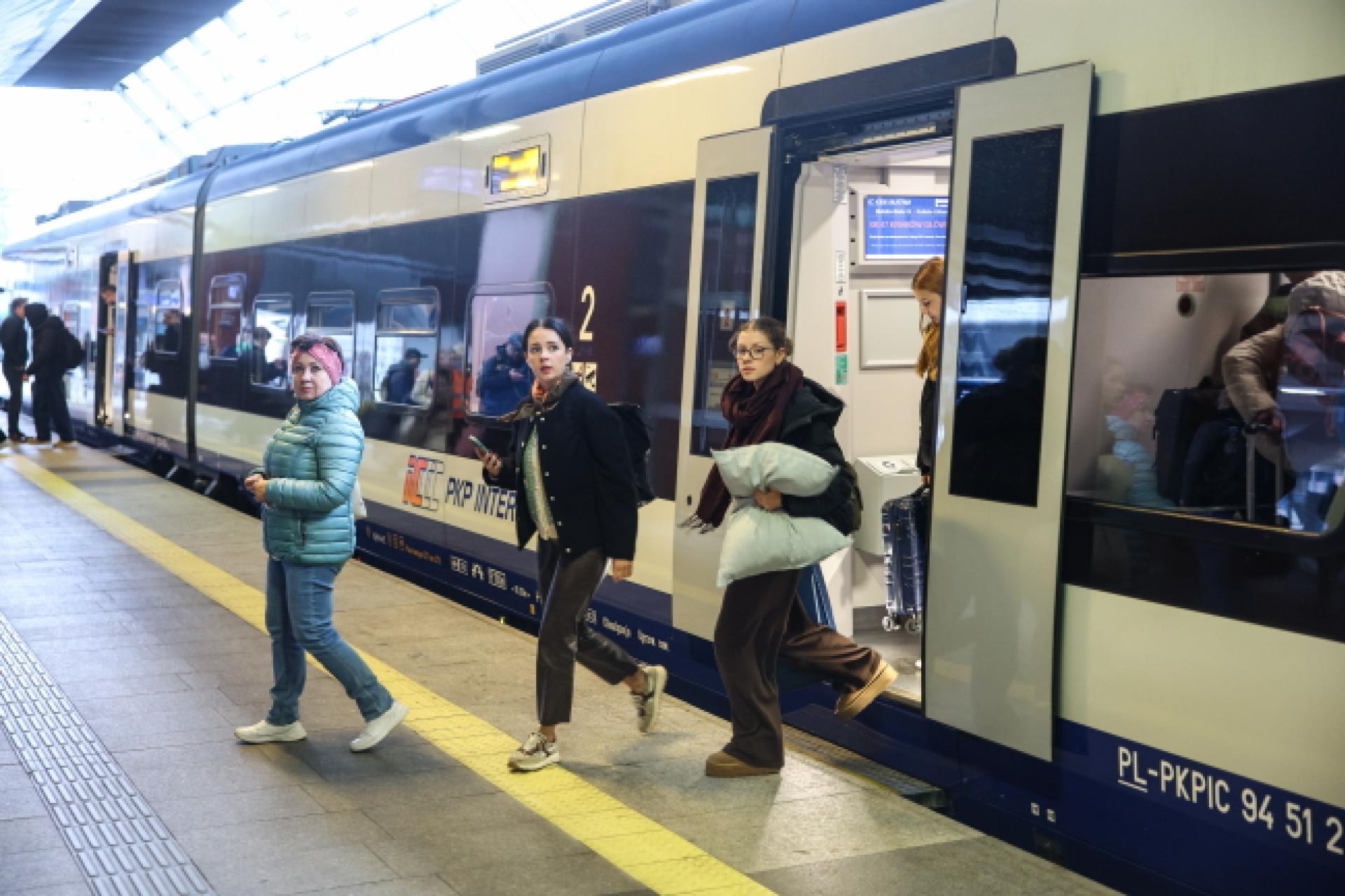 Z Krakowa do Bielska-Białej w nieco ponad godzinę. Ruszyły szybkie pociągi