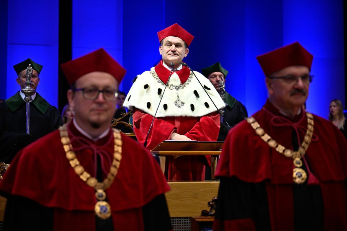 Prof. dr hab. Piotr Jedynak: ?Nie będzie stagnacji, ale sytuacja finansowa szkolnictwa wyższego jest trudna?