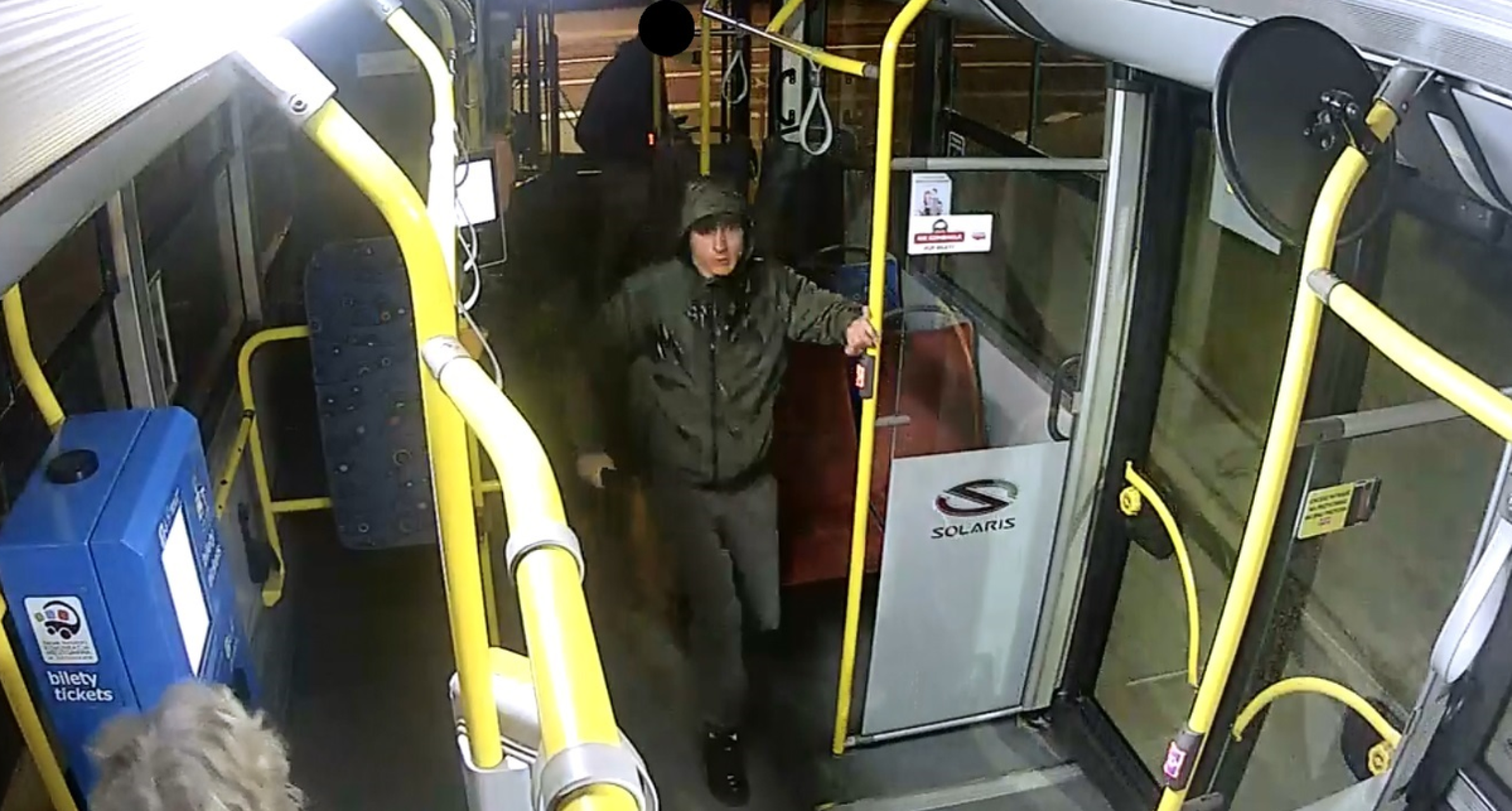 Policja szuka sprawców brutalnej bójki w autobusie w Trzebini
