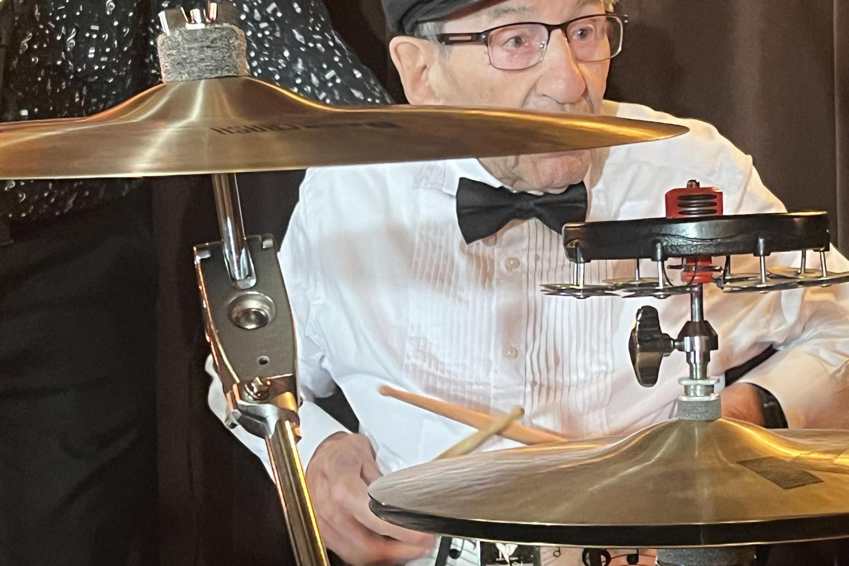 100 letni perkusista Saul Dreier zagrał w Krakowie. Posłuchaj reportażu "Happy Birthday Saul"