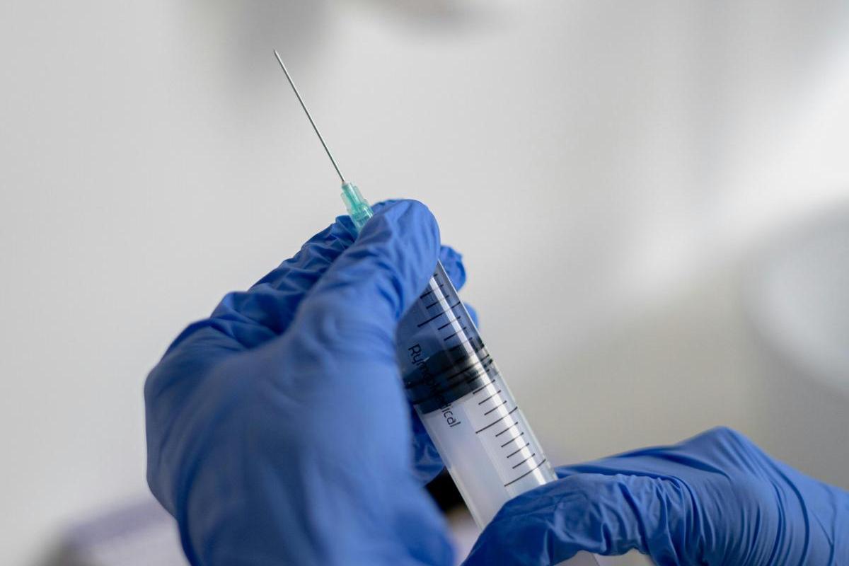 "Skala odmów jest niepokojąca". Dlaczego Polacy nie szczepią dzieci?