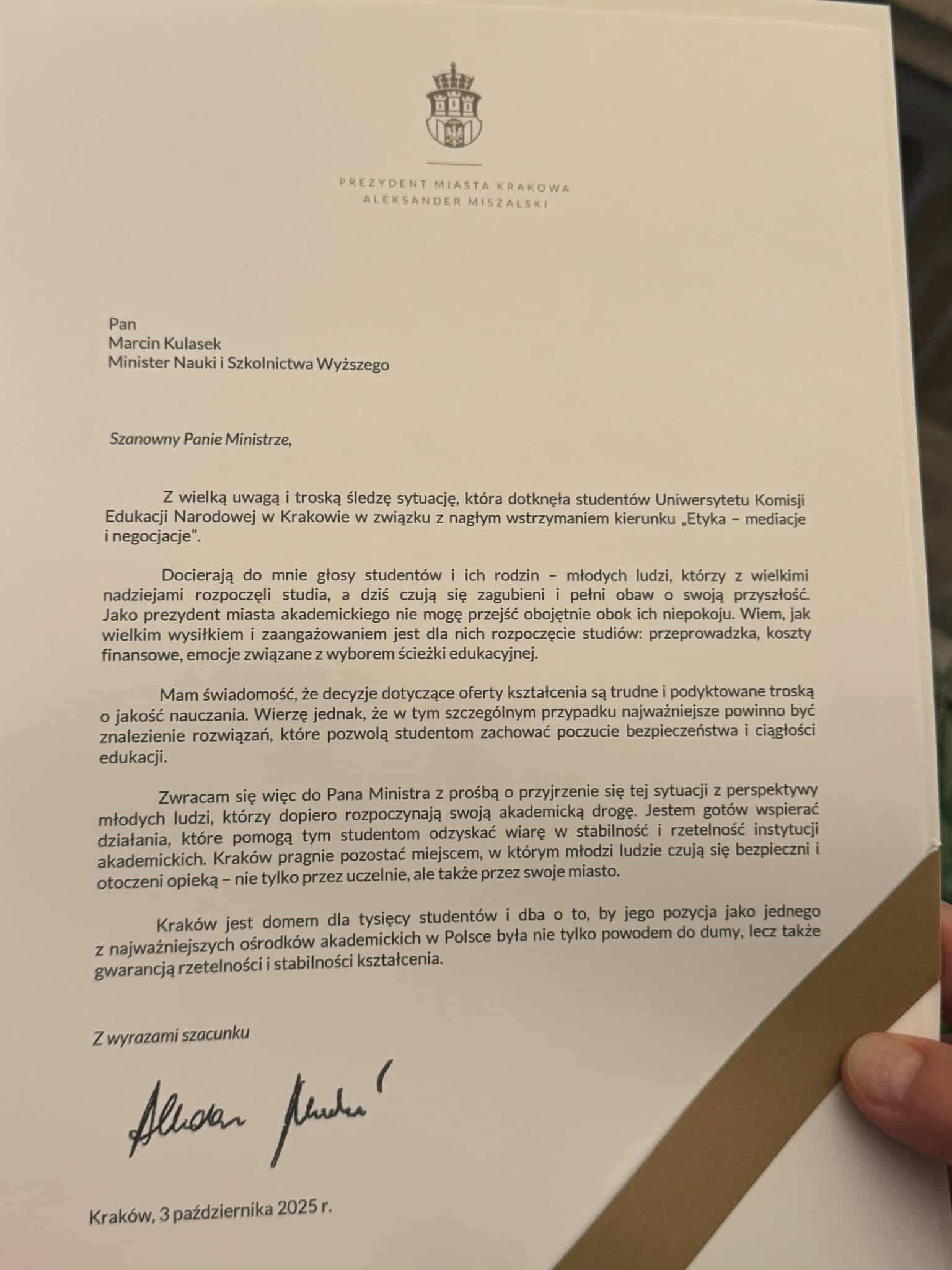 Pismo Aleksandra Miszalskiego w sprawie sytuacji na UKEN. Fot. Ola Sobczak