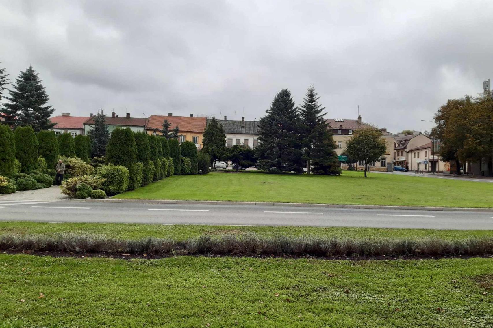 Przy dworcu kolejowym w Miechowie powstanie parking park&ride na 200 aut