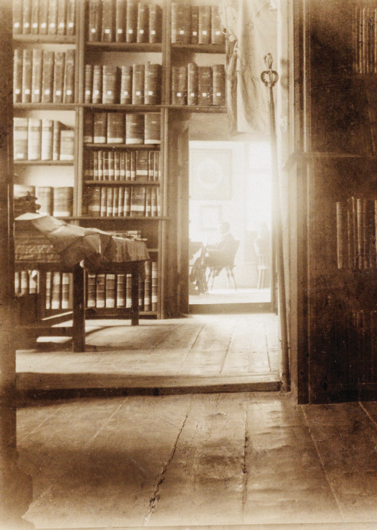 . 29/670/6934  3. Magazyn archiwalny na piętrze budynku przy ul. Siennej 16,  pocz. XX w.,  fot. nieznany, Archiwum Narodowe w Krakowie, Zbiór fotograficzny, sygn. 29/670/7326