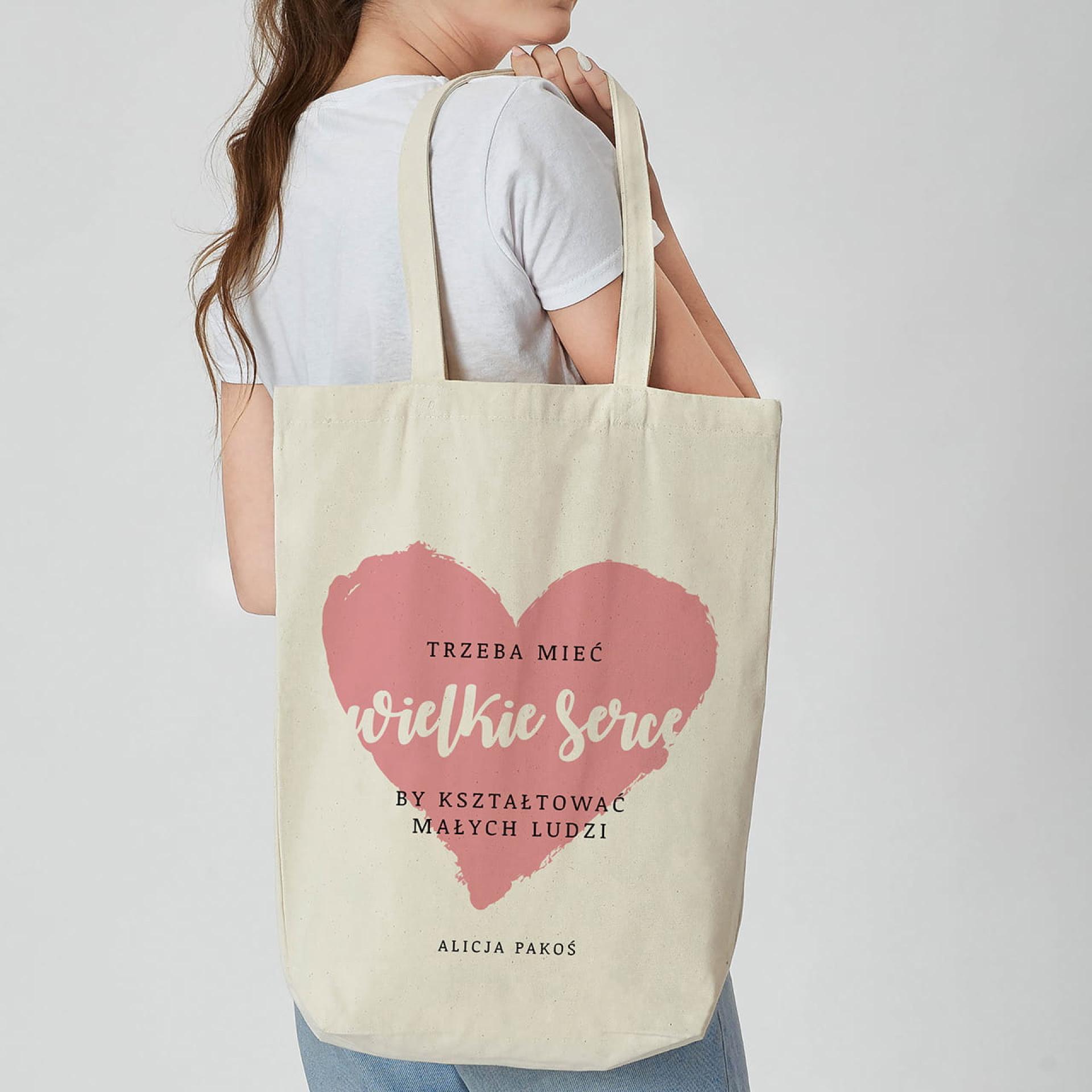 Wyjątkowe prezenty na Dzień Nauczyciela ? co podarować, by wyrazić wdzięczność?