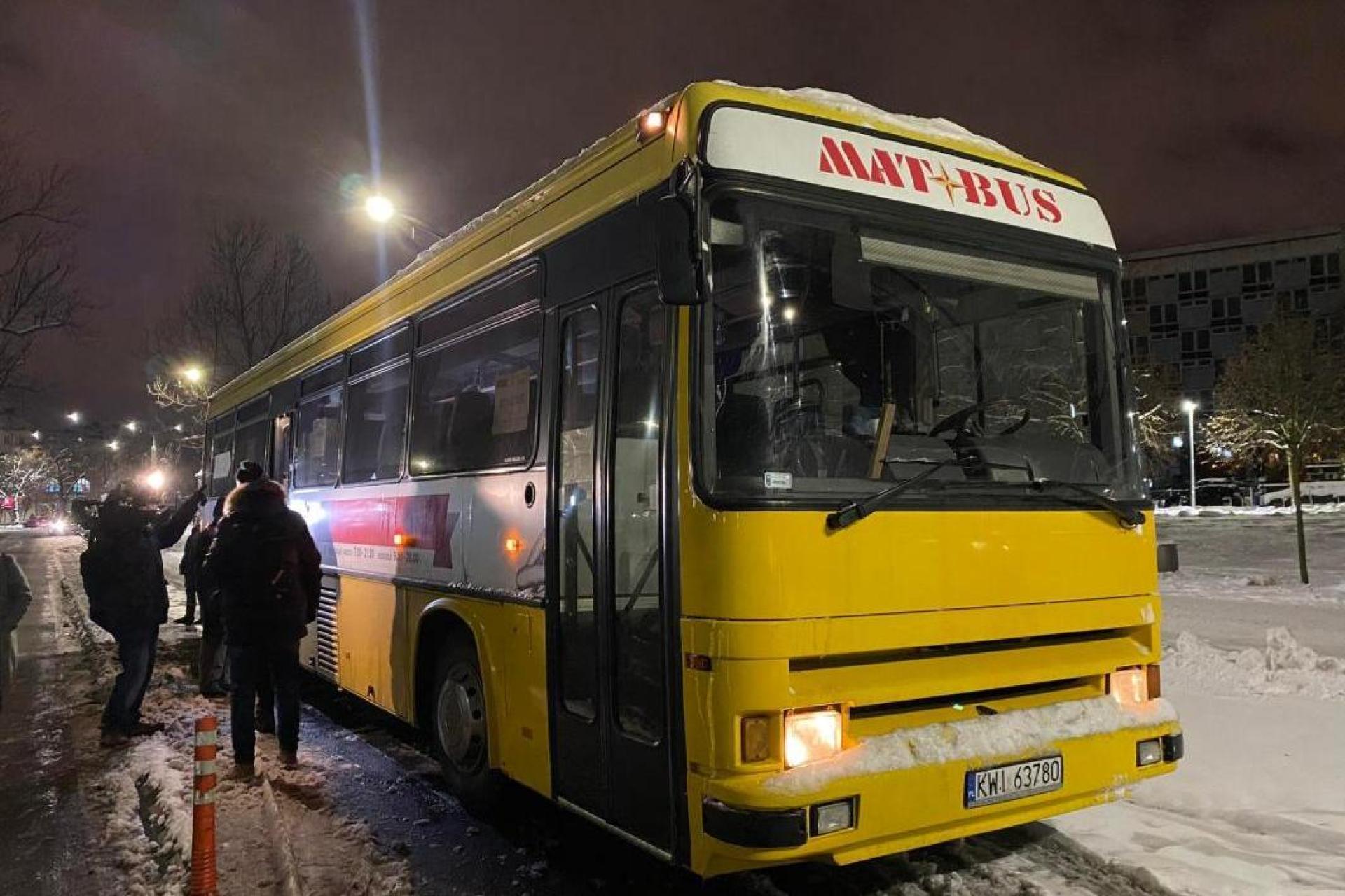 Specjalna karetka, Streetbusy, ogrzewalnie i patrole. W Krakowie rusza Akcja Zima