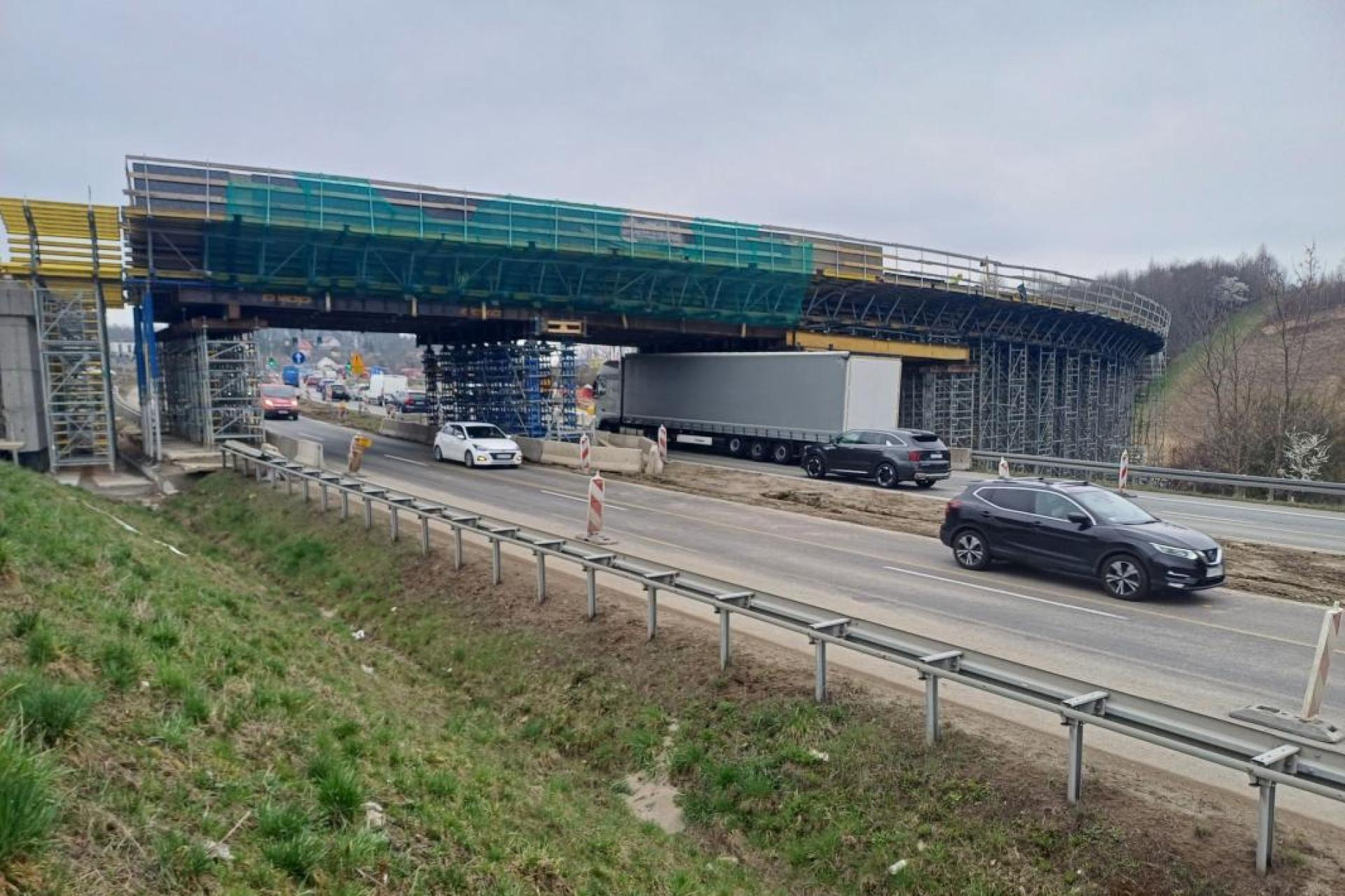 Utrudnienia na Zakopiance, drogowcy apelują o zwracanie uwagi na znaki