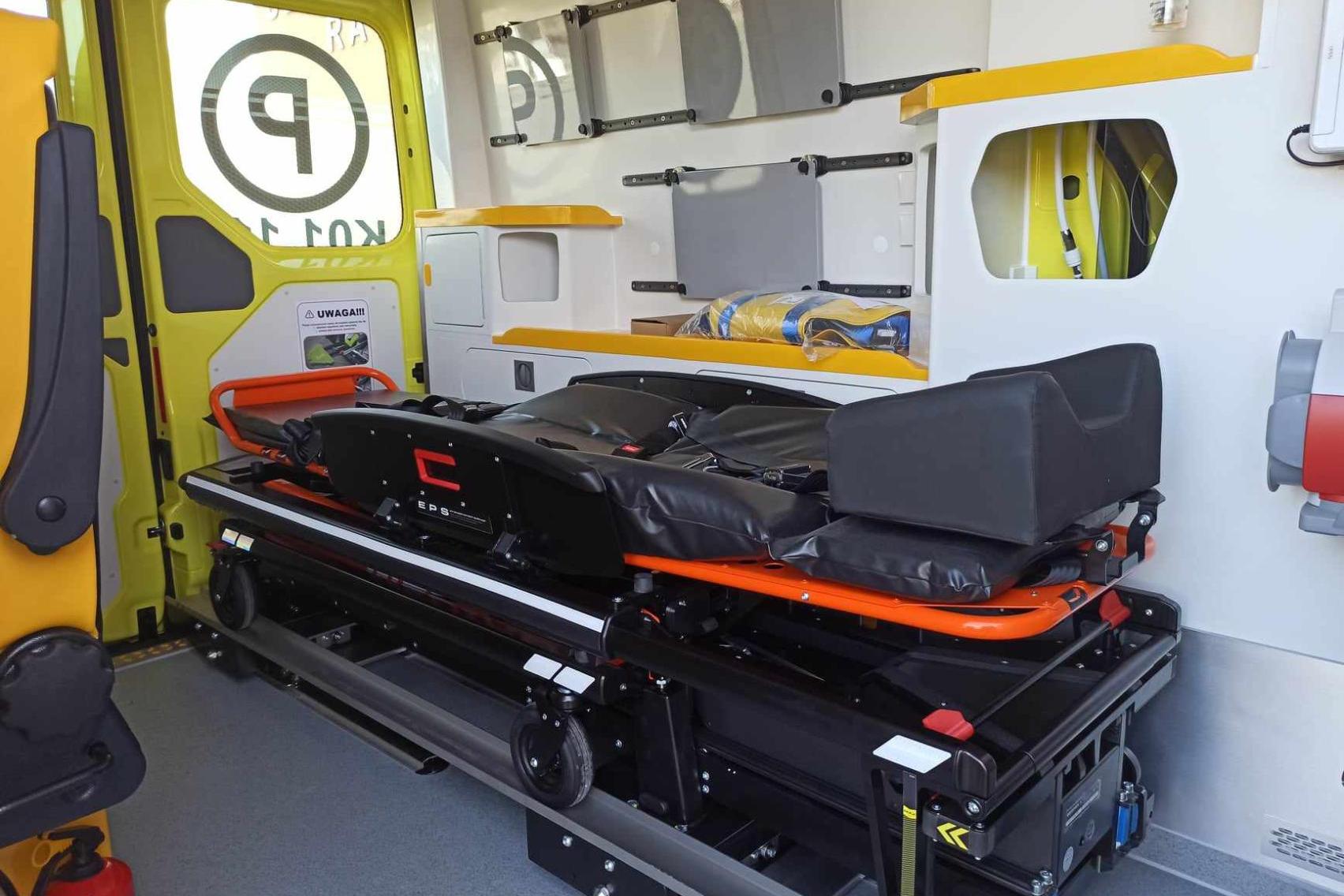 Ratownicy w kamizelkach nożoodpornych to dobry pomysł? Zdania są podzielone