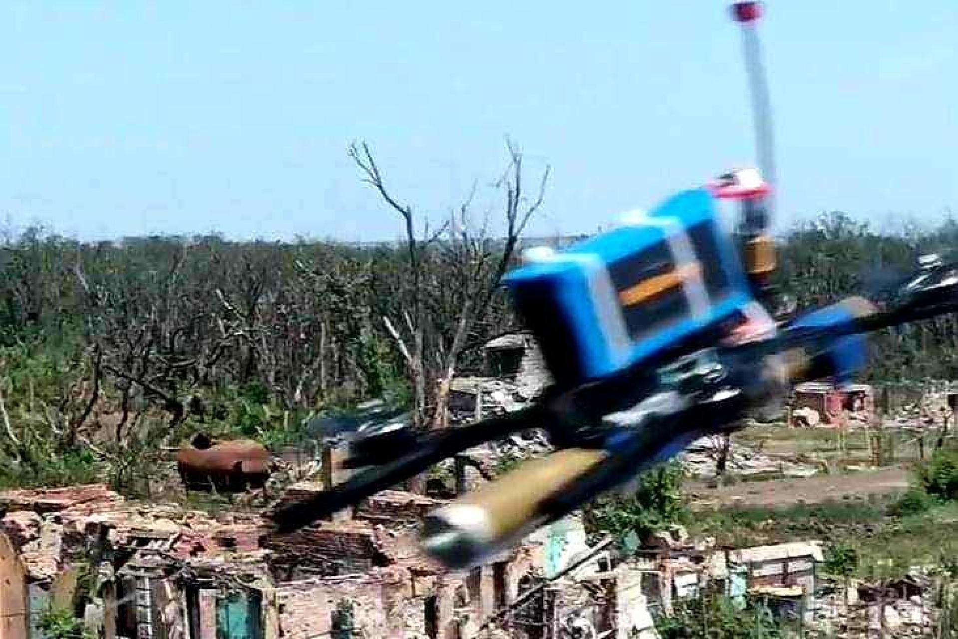 FPV na Ukrainie: inteligentny dron kamikadze czy amunicja krążąca?