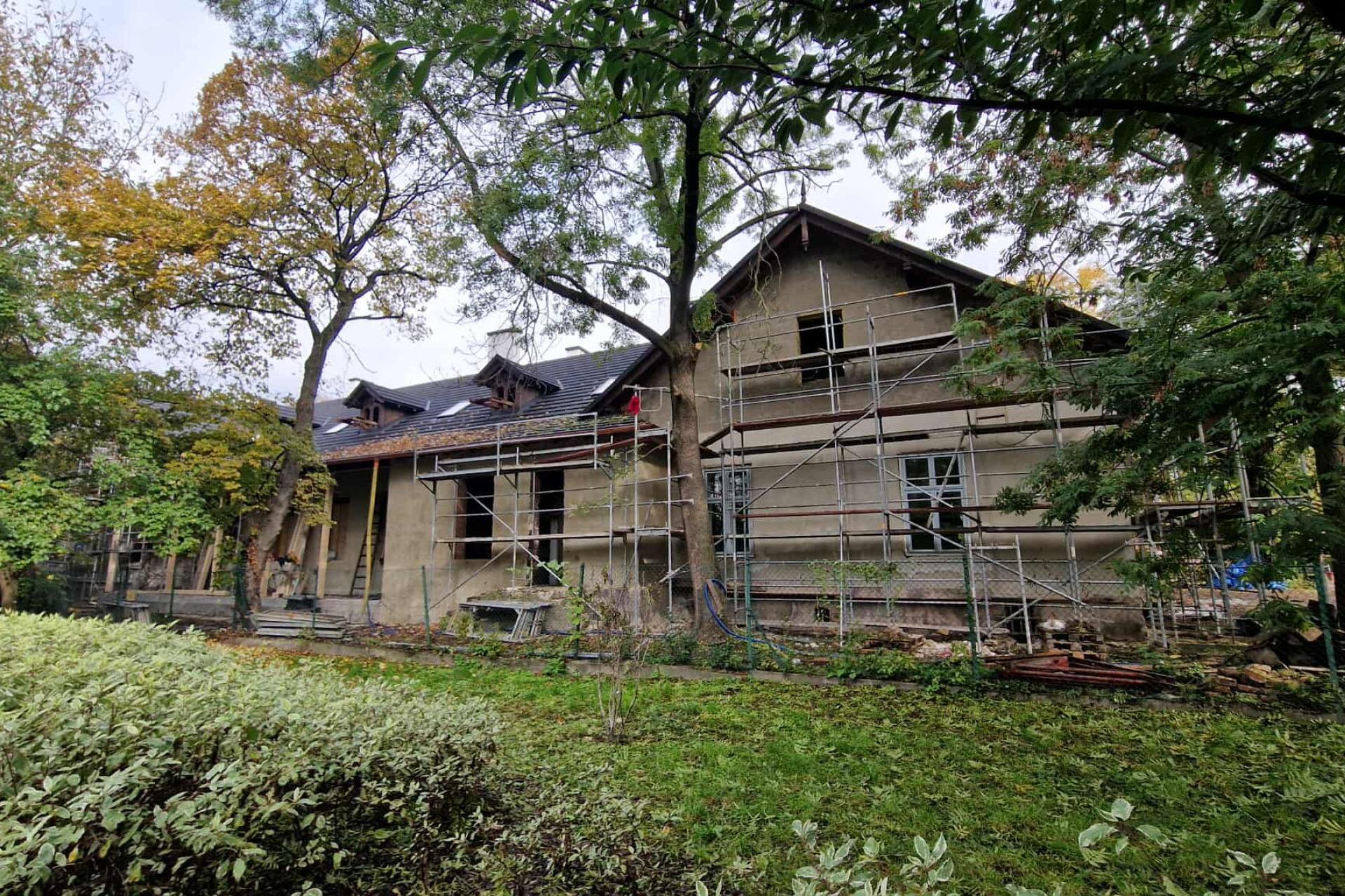 W "Modrzejówce" powstanie dom kultury? Pomysł popierają artyści i ludzie nauki