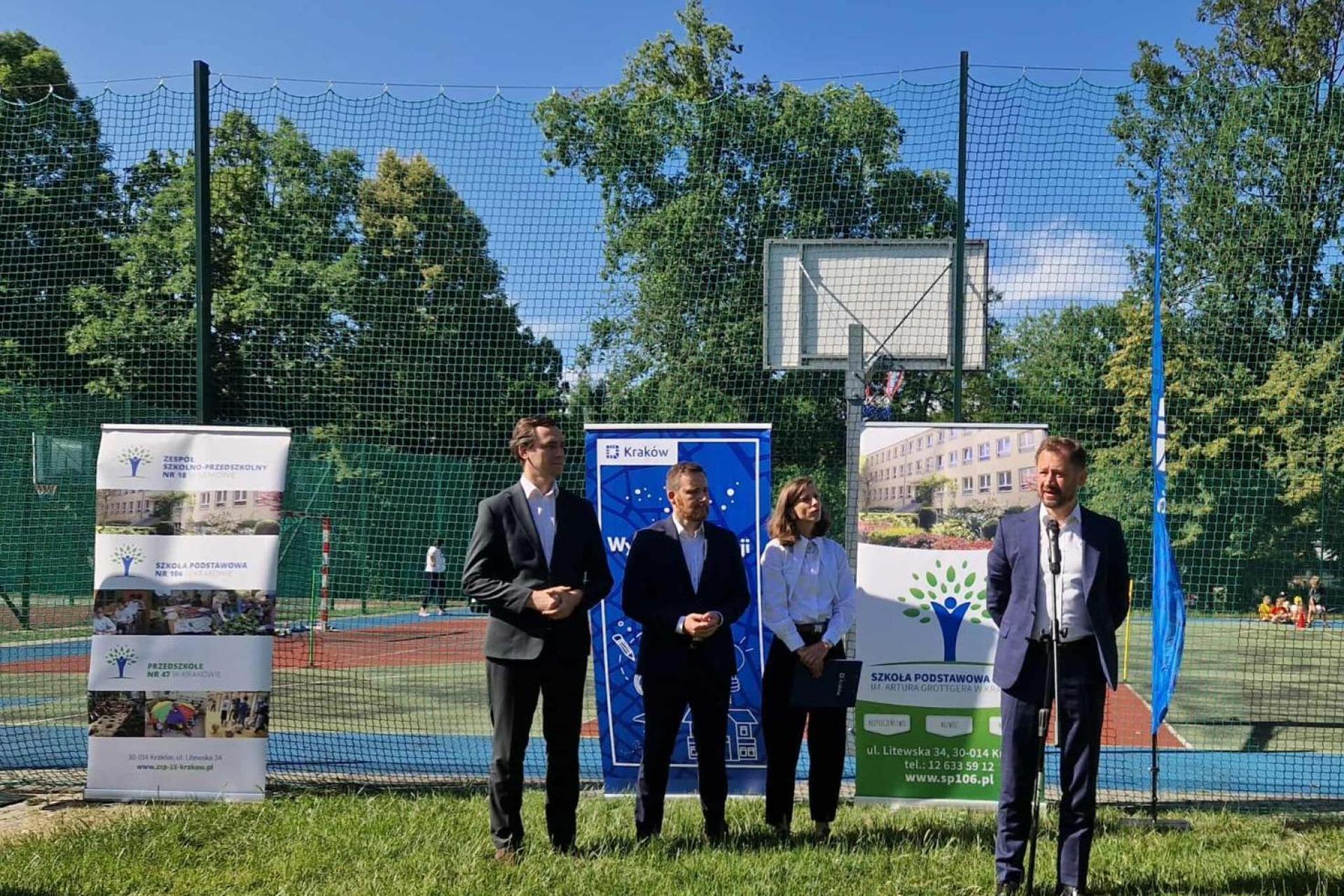 Otwarte boiska w Krakowie to dobry pomysł? Miasto podsumowuje pilotaż