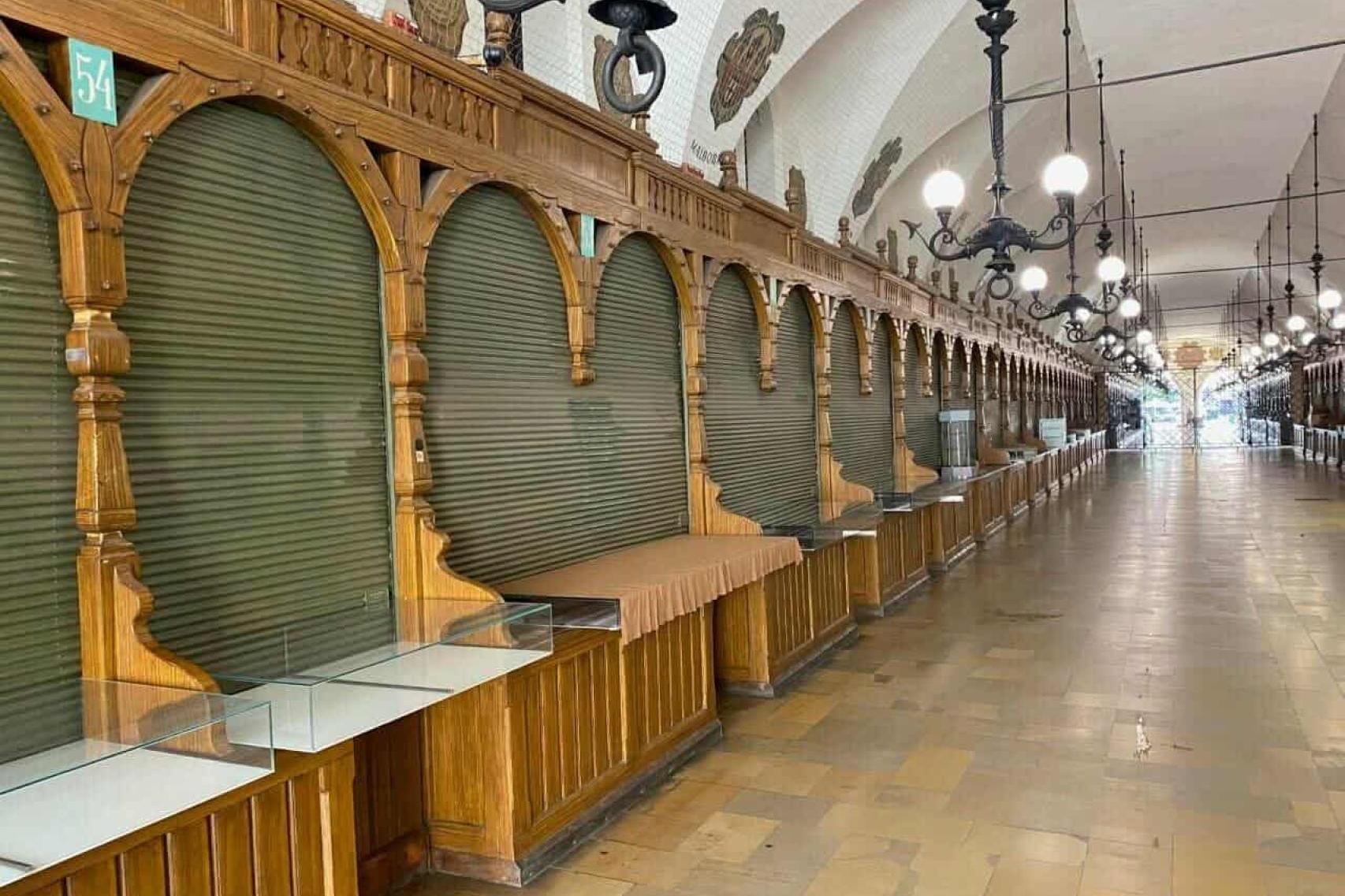 Rzemieślnicy z Pragi wykonają żaluzje do kramów w Sukiennicach