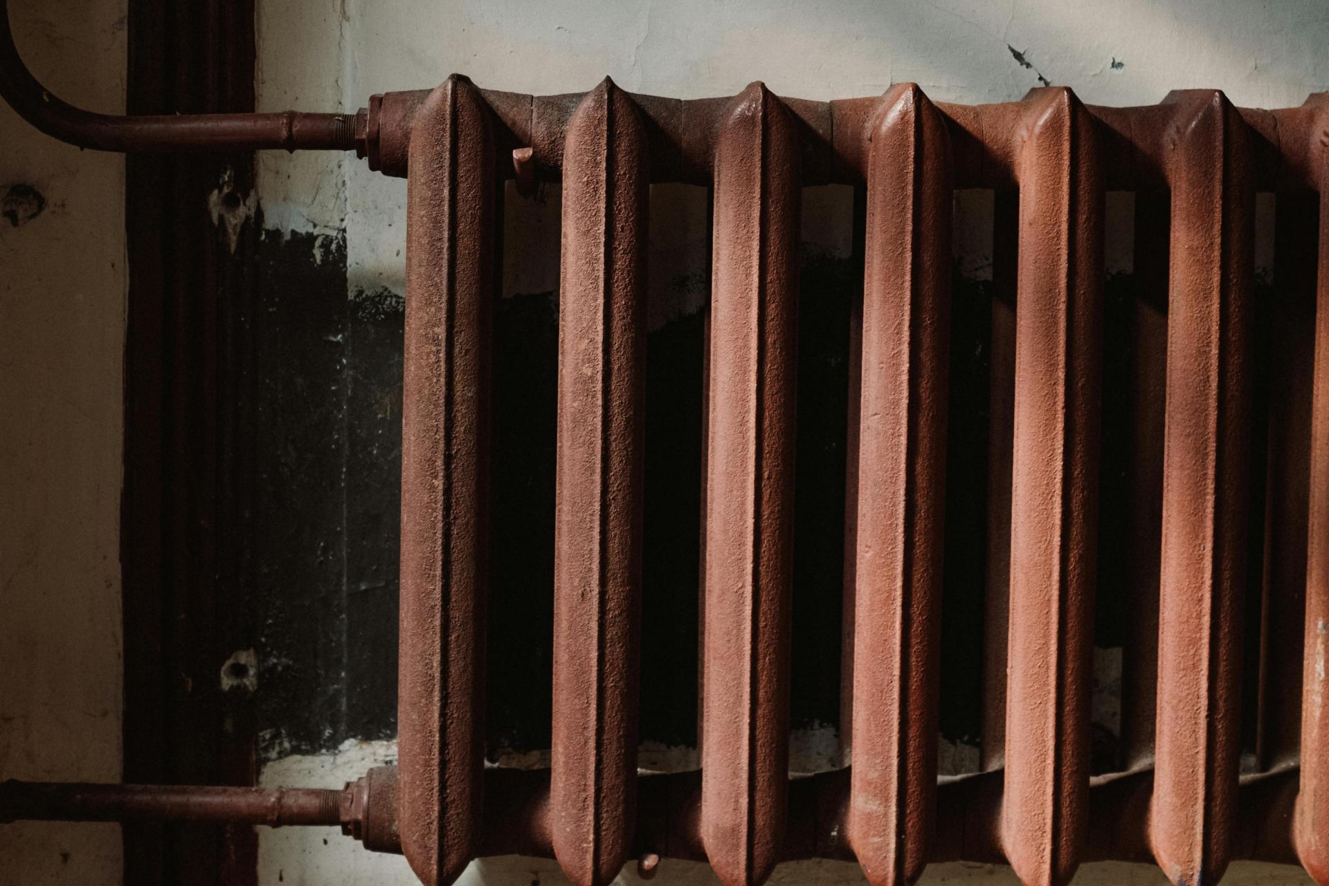 Przez dobę bez ciepłej wody i ogrzewania. Wszystko przez... maszynę budowlaną