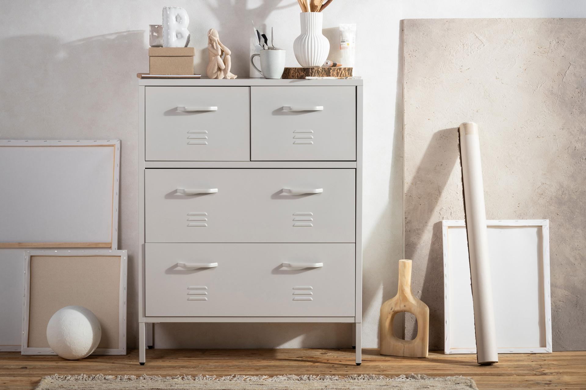 Białe komody w nieoczywistych aranżacjach ? 3 pomysły dekoratorów na klasyki w nowoczesnym wydaniu