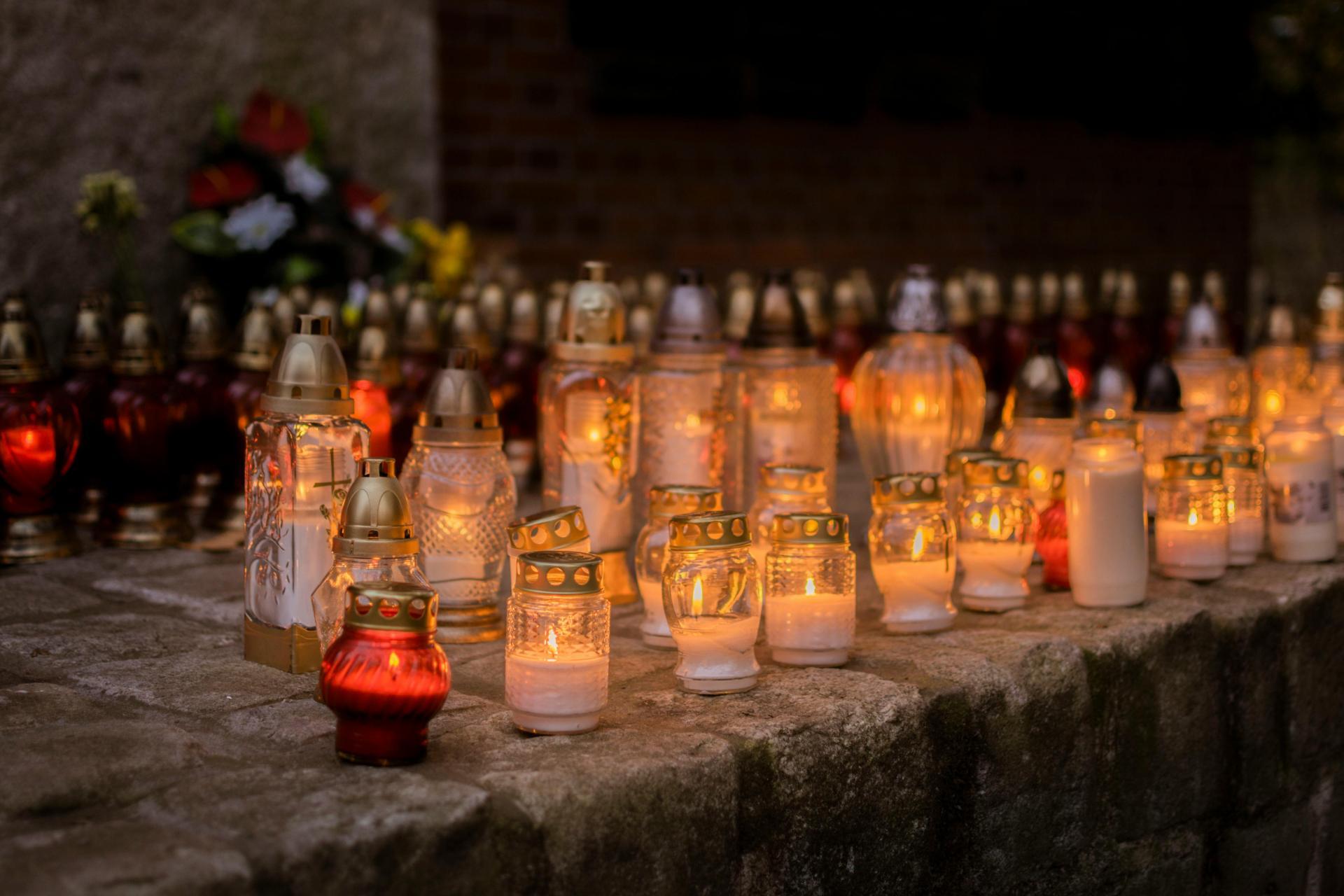 Producenci zniczy i świec: ceny zbliżone do ubiegłorocznych