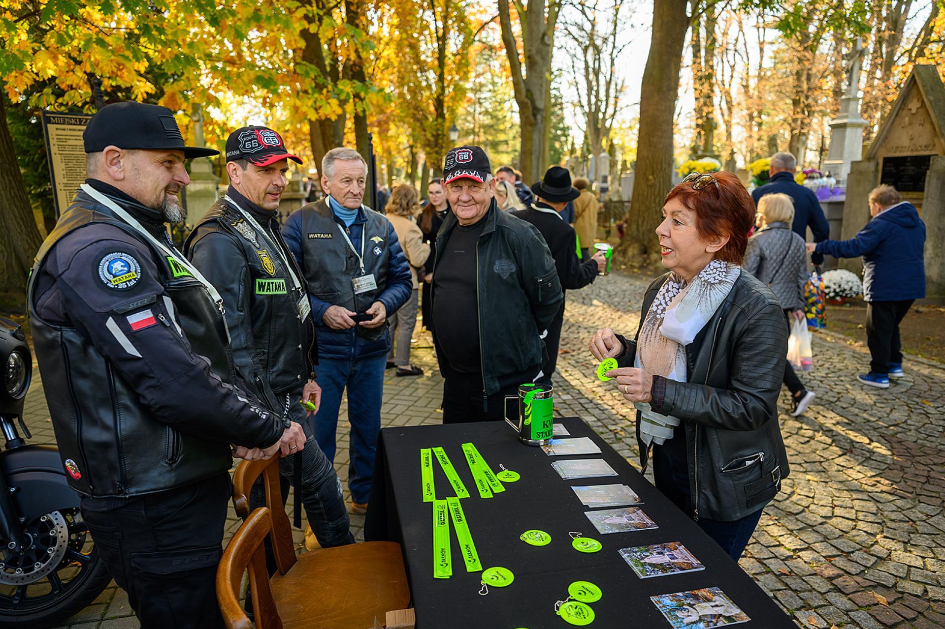 Tarnowianie zbierają pieniądze na odnowę zabytków Starego Cmentarza