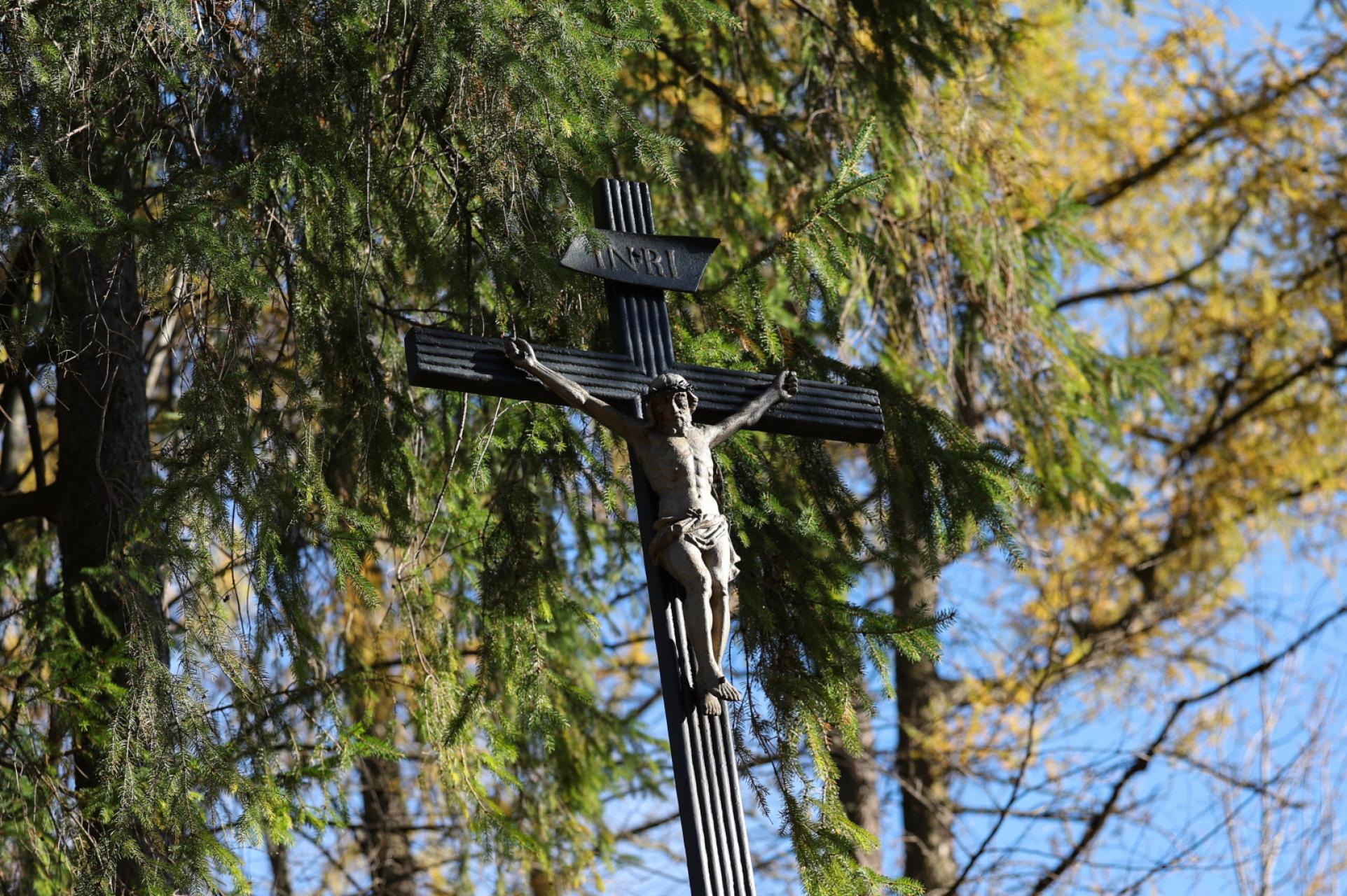 Cmentarz na Pęksowym Brzyzku - inny niż wszystkie