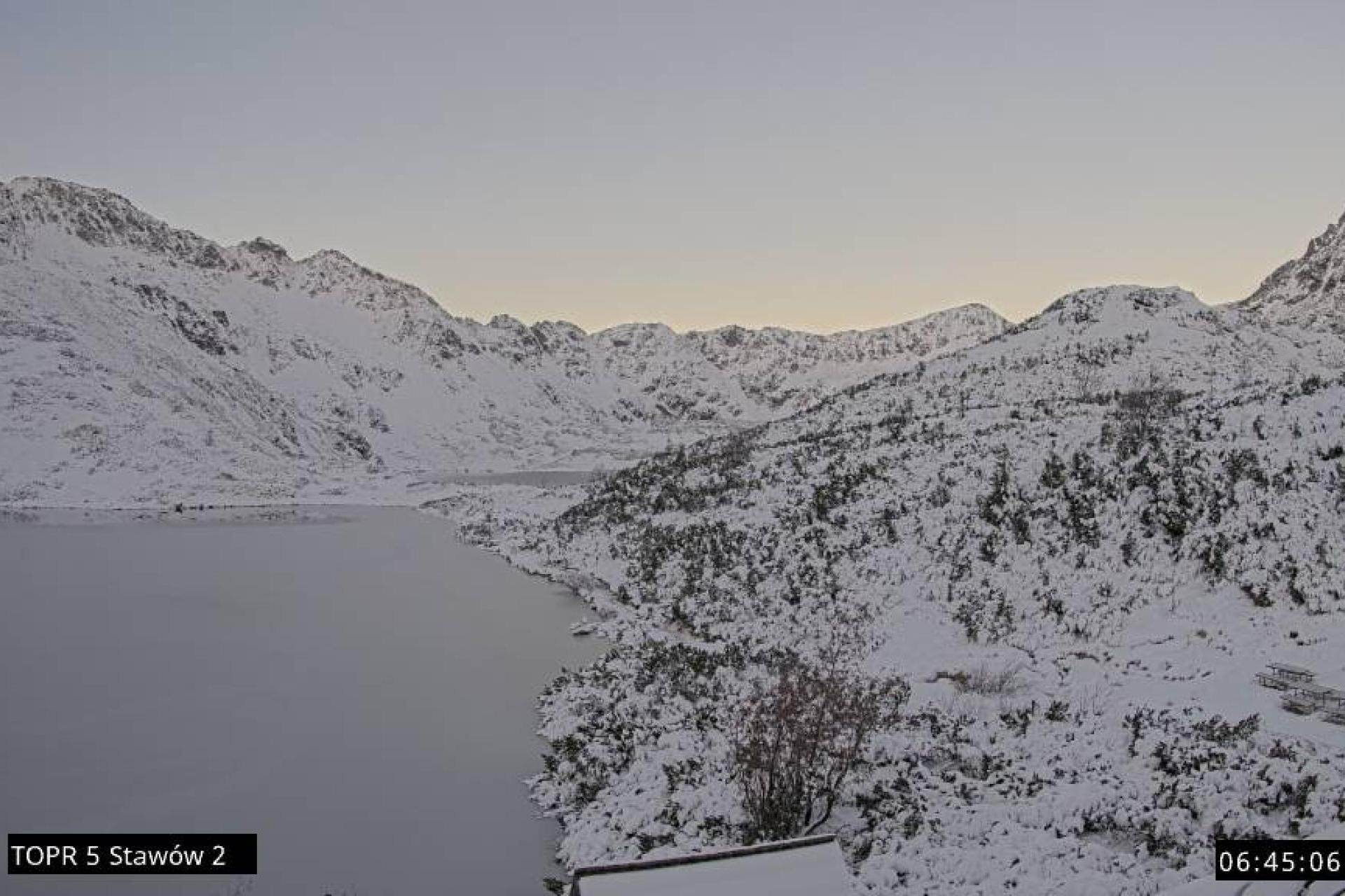 W Tatrach słońce, ale jest bardzo niebezpiecznie. "Na pewno pojawią się lawiny ze śniegu mokrego"