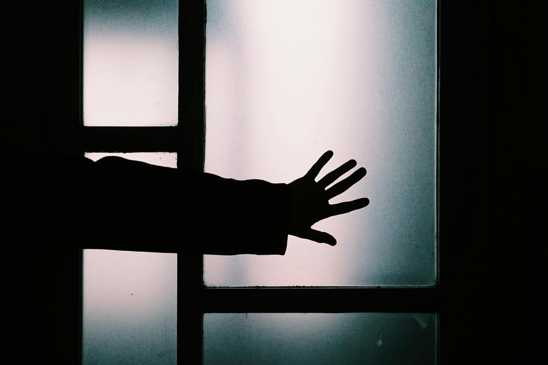 Józef K. w kolejce po sens. Co o współczesności mówi nam "Zamek"?