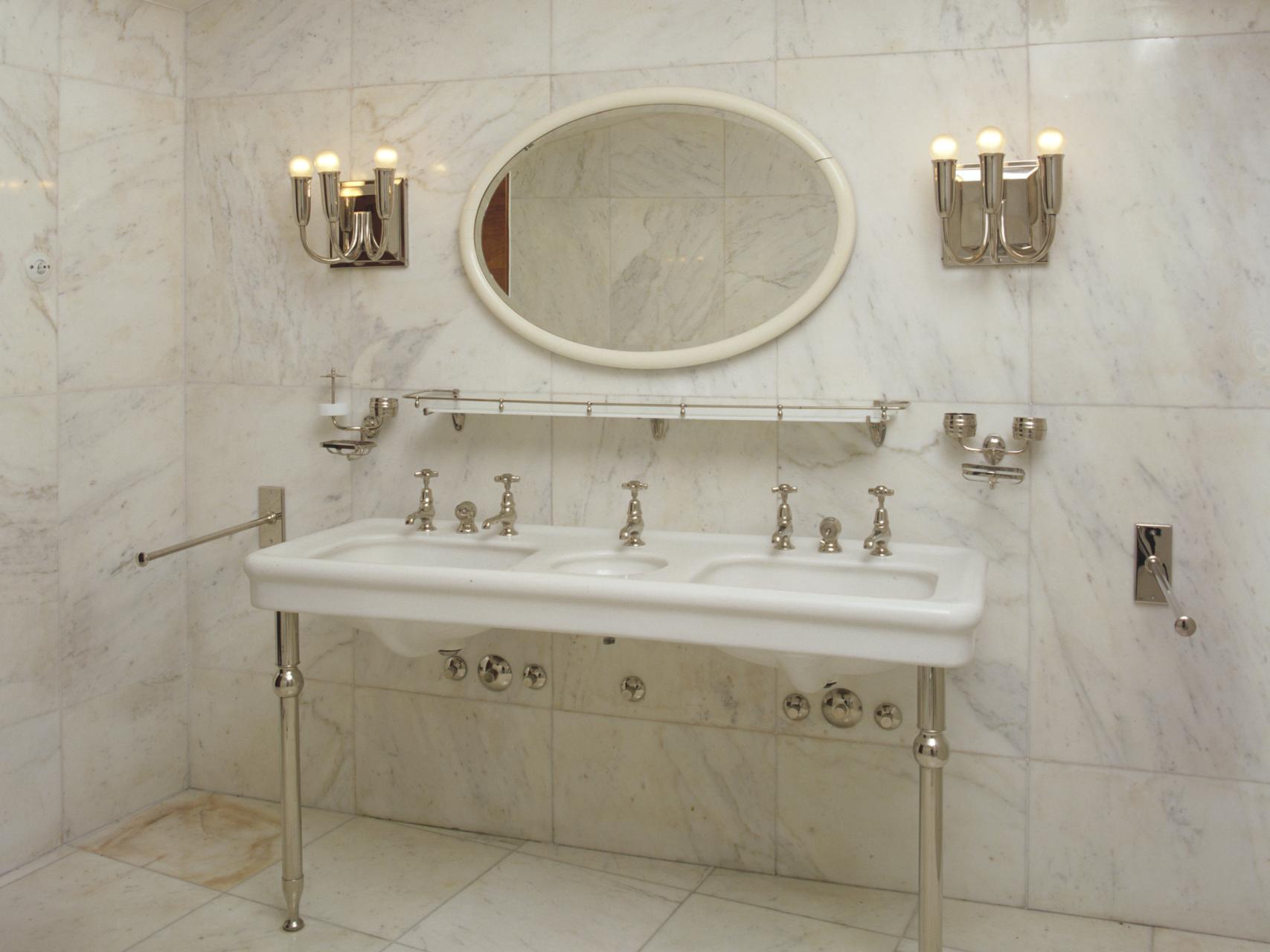 Łazienka, która budziła strach i sypialnia w pracowni alchemicznej