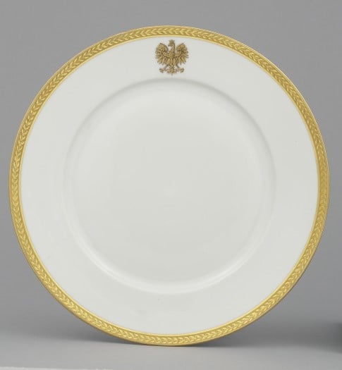 Talerz z zastawy prezydenckiej. Ze zbiorów Zamku Królewskiego na Wawelu