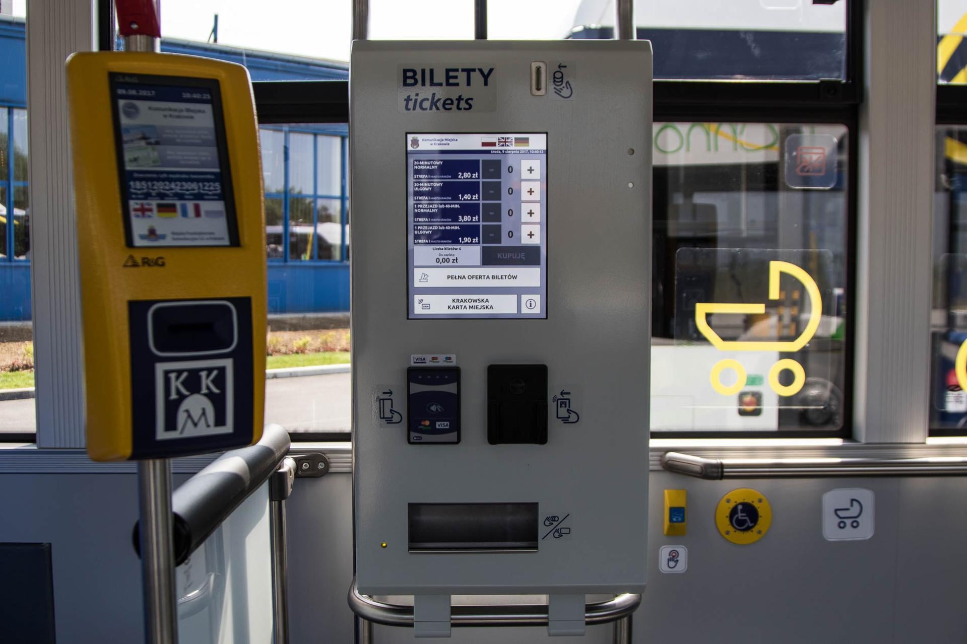 Biletomaty w autobusach i tramwajach tylko "na ostatnią chwilę". Ważne zmiany dla pasażerów