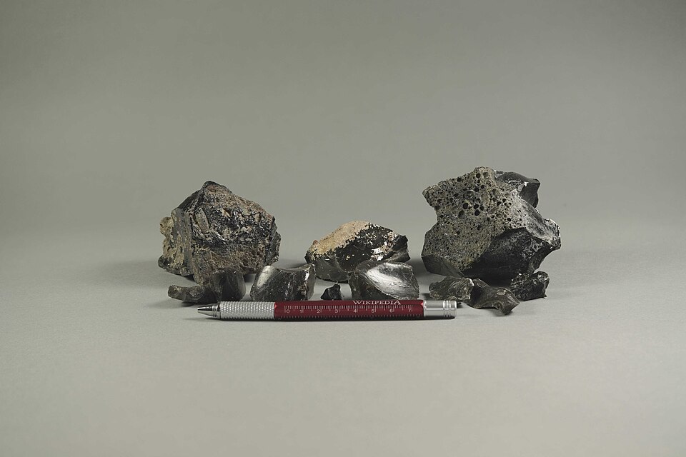 Żużel po wytopie z rudy żelaza (fot. Janusz Krzyżek/Wikipedia)