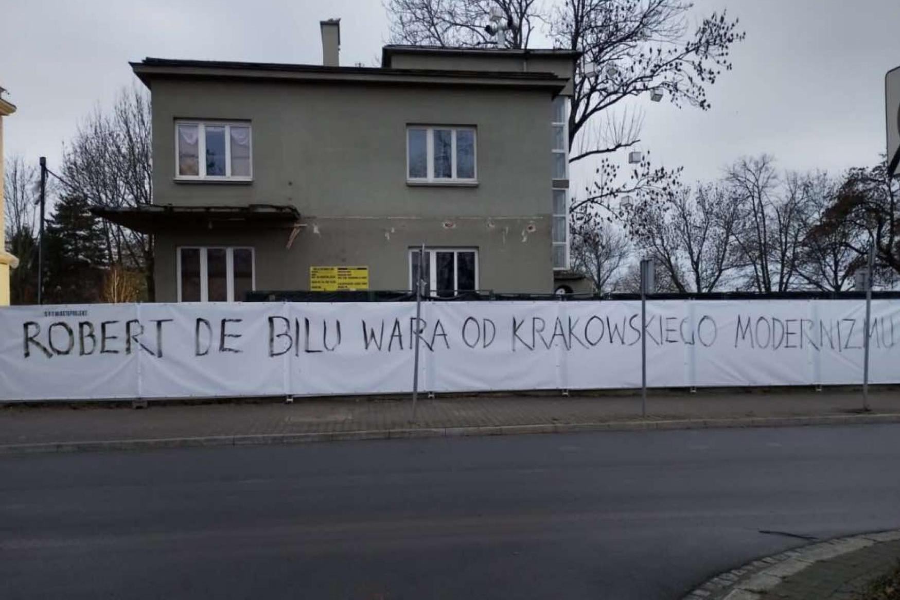 Wrze wokół budowy hotelu Roberta De Niro. Wulgarny napis, zawiadomienie na policję