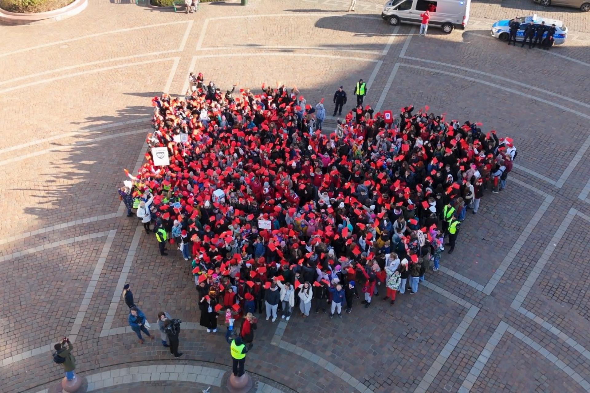 Zebrali się na placu Szczepańskim i "stworzyli" kształt serca. W bardzo ważnej sprawie