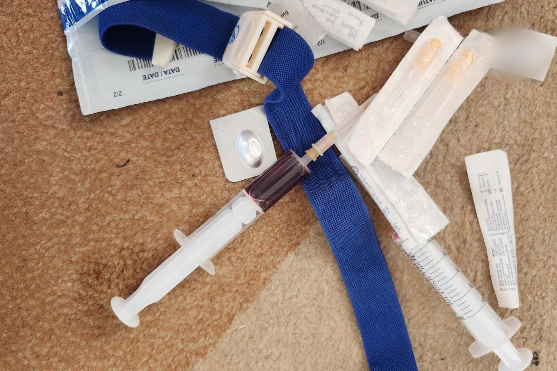 Rozbito grupę przestępczą handlującą m.in. opioidami. Ofiary to młode kobiety w kryzysie