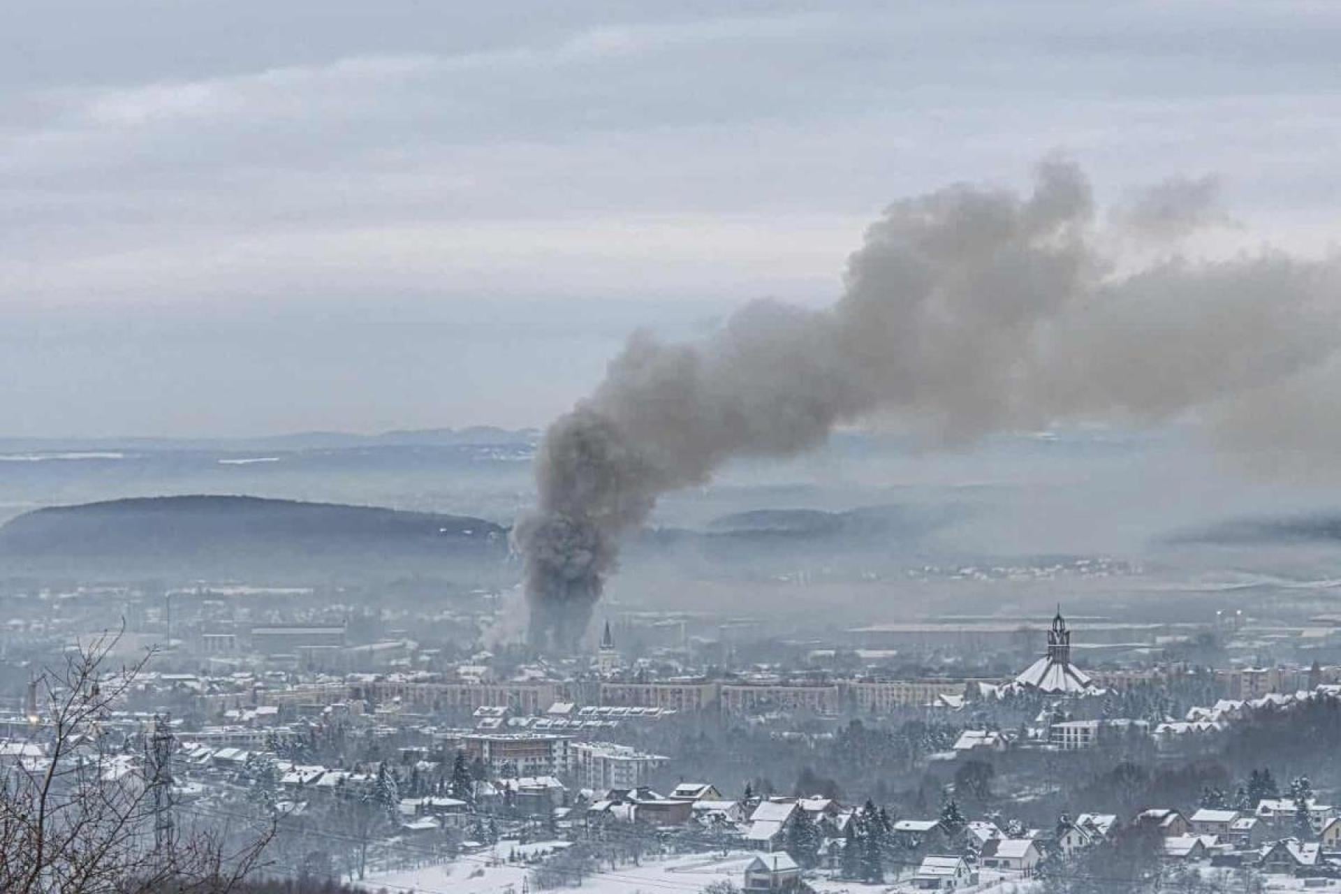 Znamy wstępną przyczynę pożaru hali w Skawinie. Straty sięgają 15 milionów!