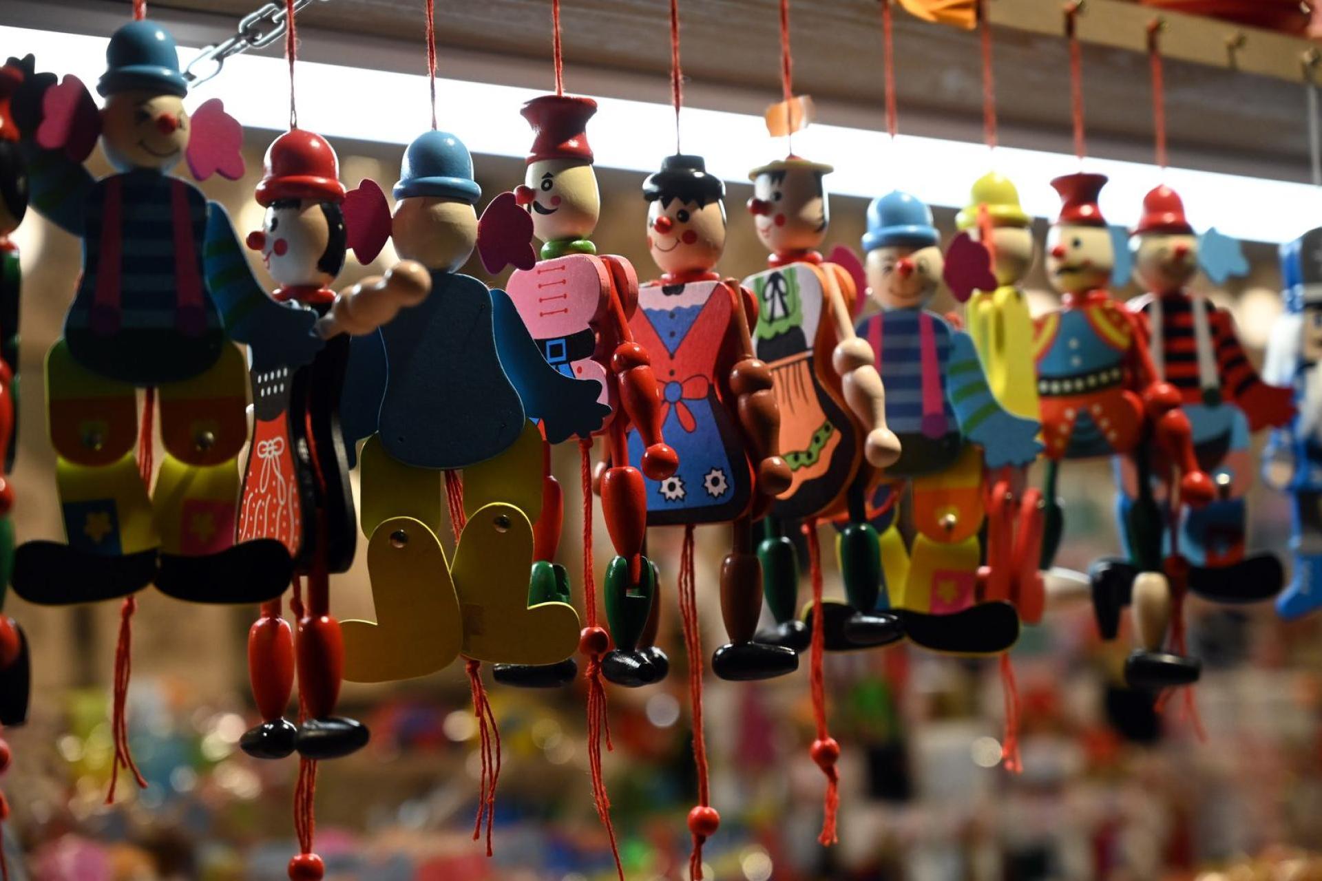 Świąteczny Kraków: jarmark wrócił na Rynek. Nowa karuzela i specjalna oferta dla mieszkańców