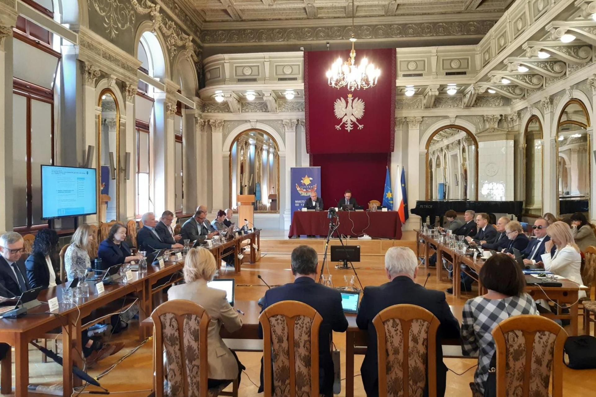 Tarnów: radny głosował? mimo iż na sesji go nie było