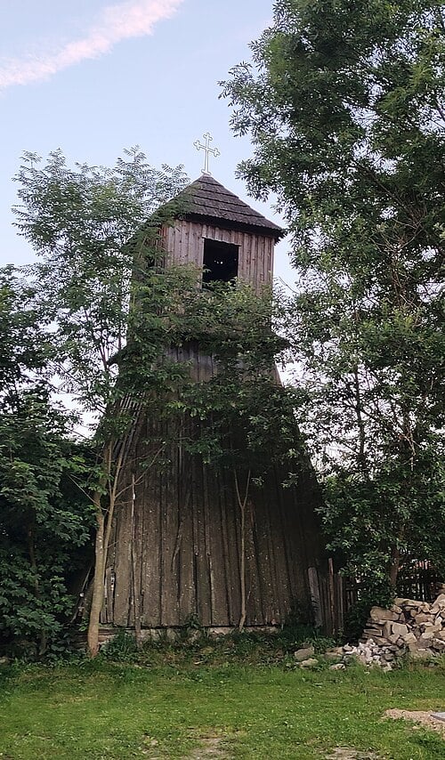 Kiczory, stara dzwonnica (2022) - fot. Kurapazurem/Wikipedia)