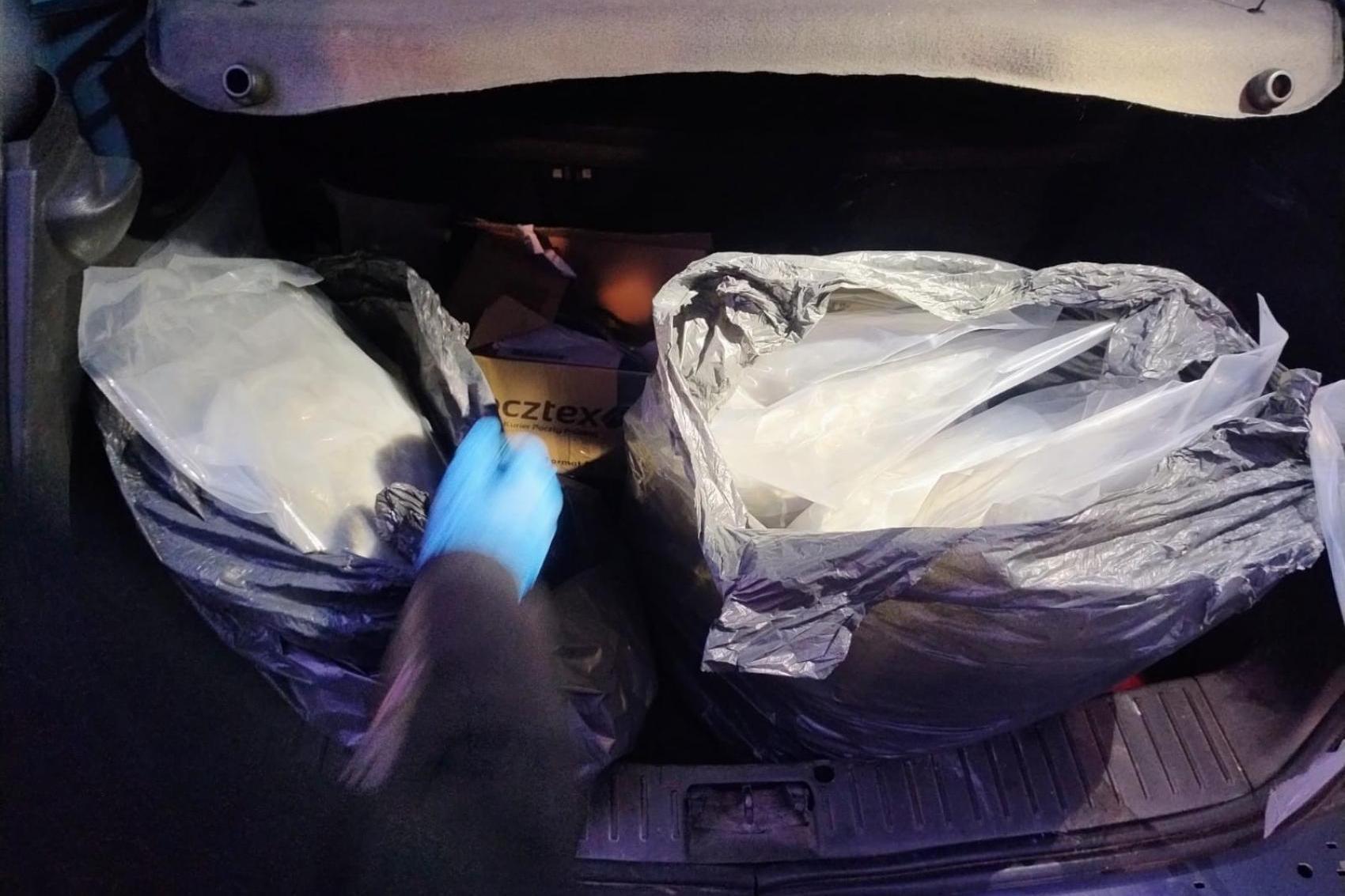 Zatrzymano pseudokibica handlującego narkotykami. Policja zabezpieczyła 8,5 kg marihuany