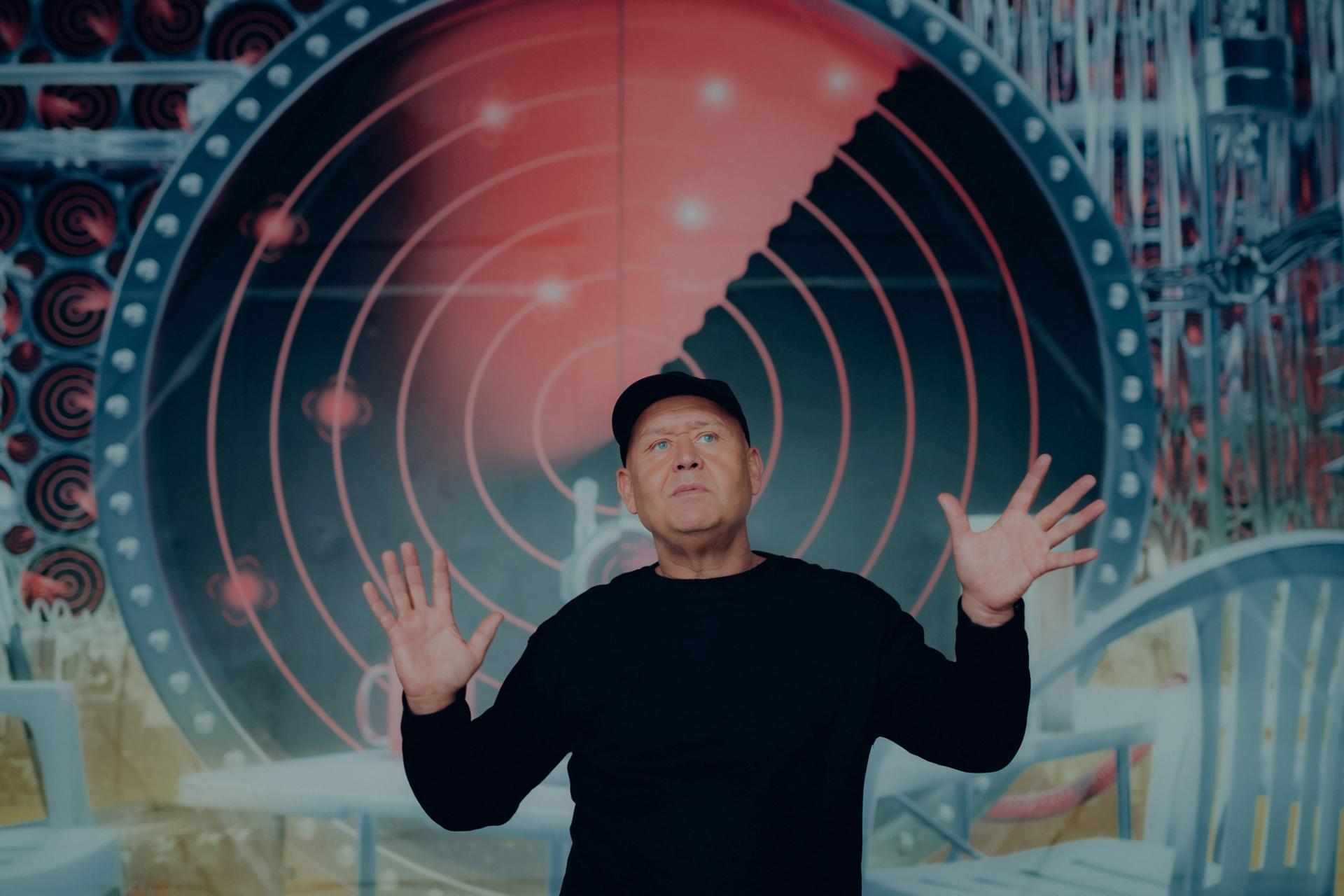 TEATR PRZEJMUJE MIASTO