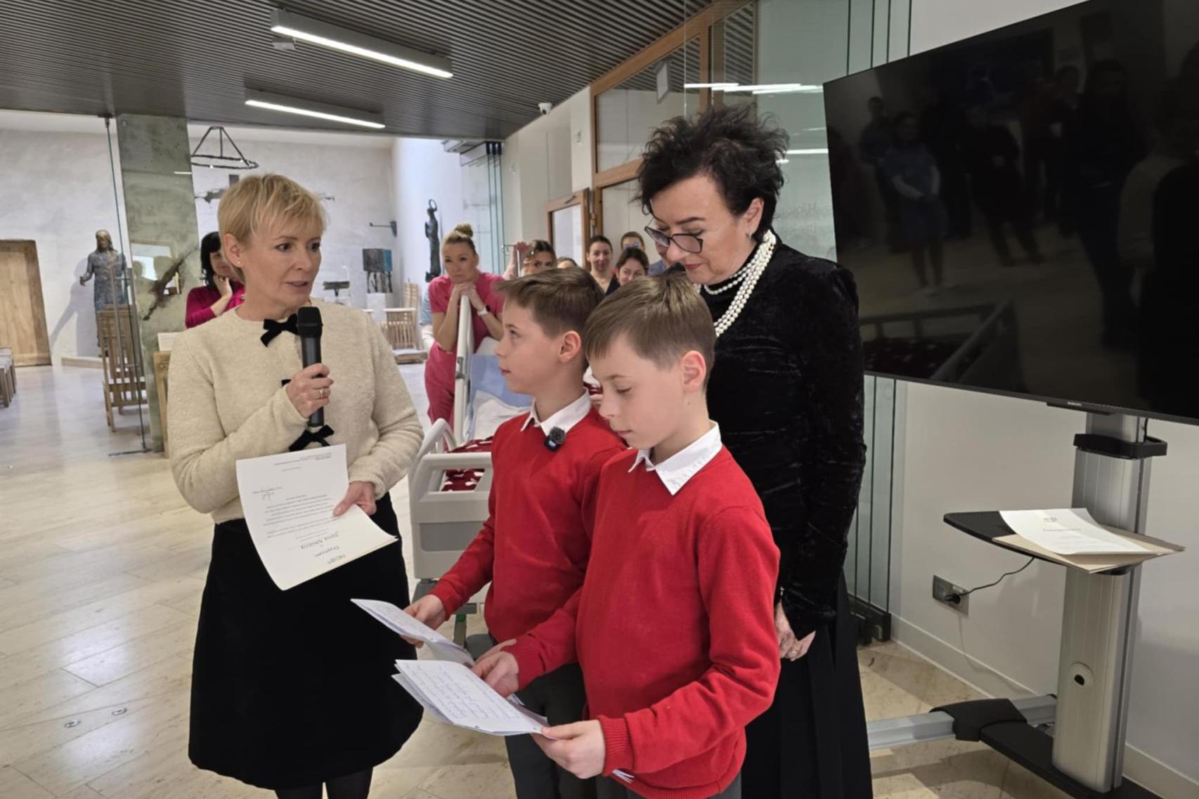 1,2 tys. listów pełnych otuchy. Dzieci z regionu wsparły pacjentów hospicjum Via Spei