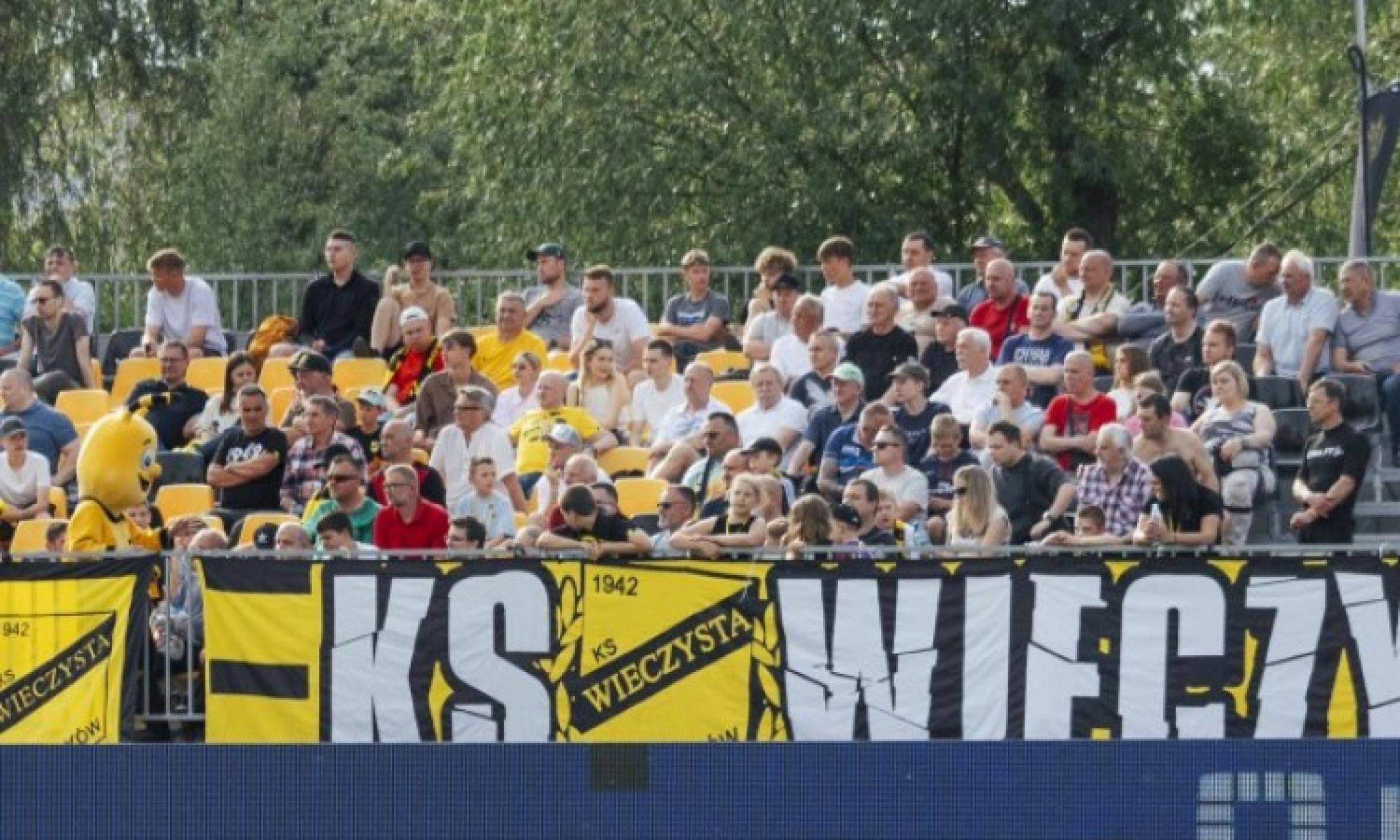 1. liga piłkarska - Dzisiaj zagrają Puszcza Niepołomice i Wieczysta. Transmisje