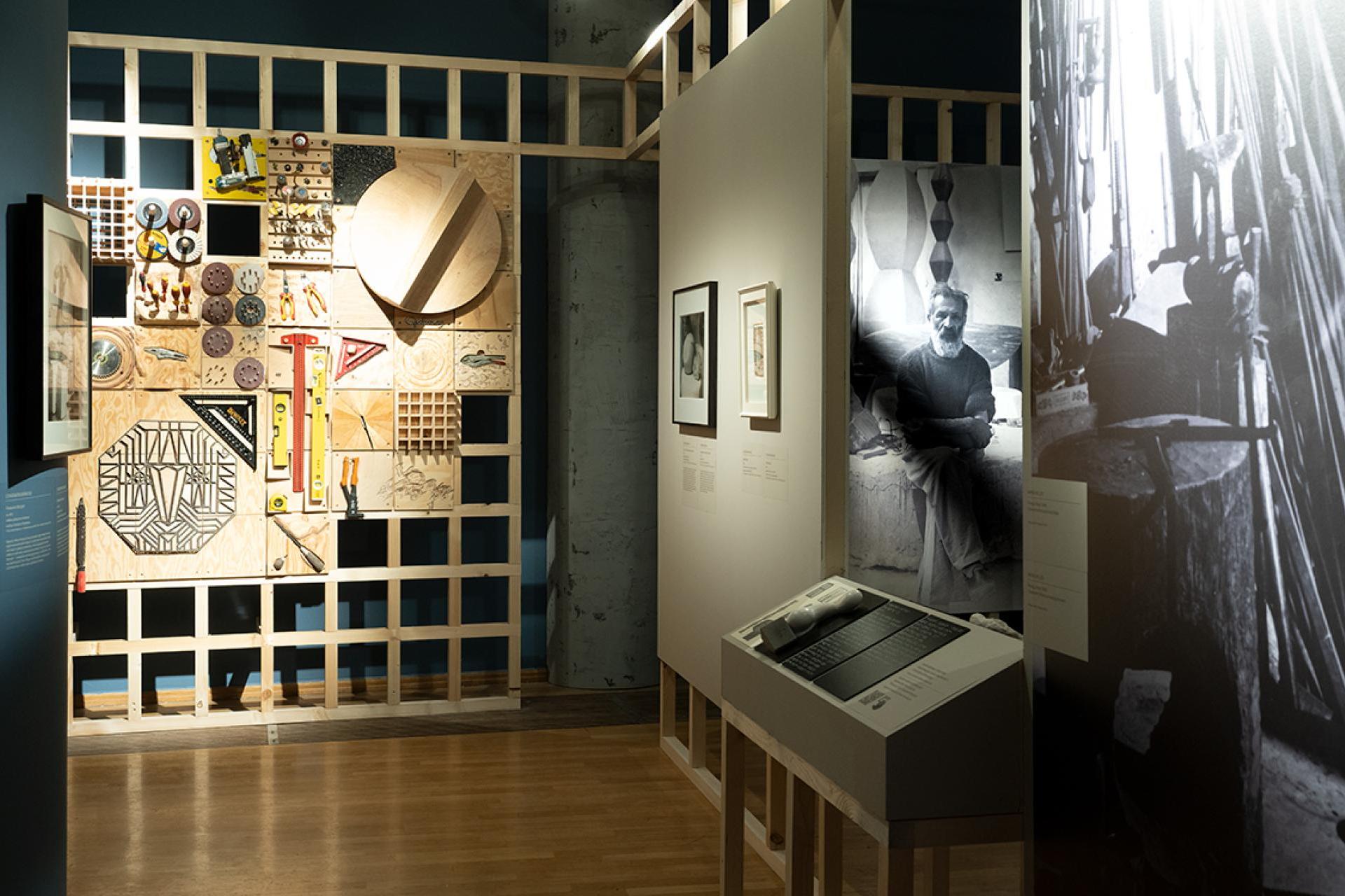 Jak Brâncu?i światłem rzeźbił fotografię