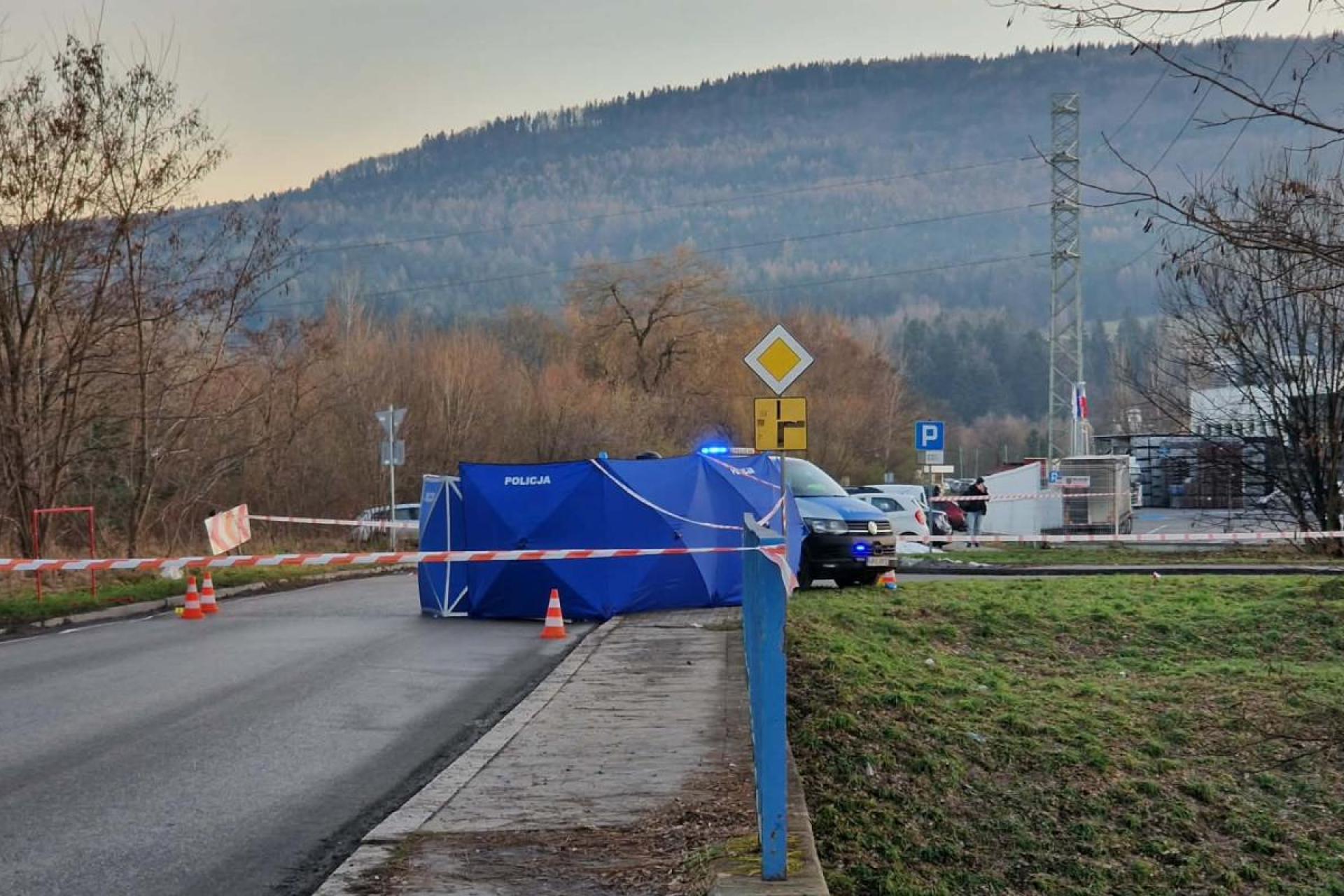 Sekcja zwłok napastnika z Myślenic. Prokuratura: użycie broni przez policjanta było uzasadnione