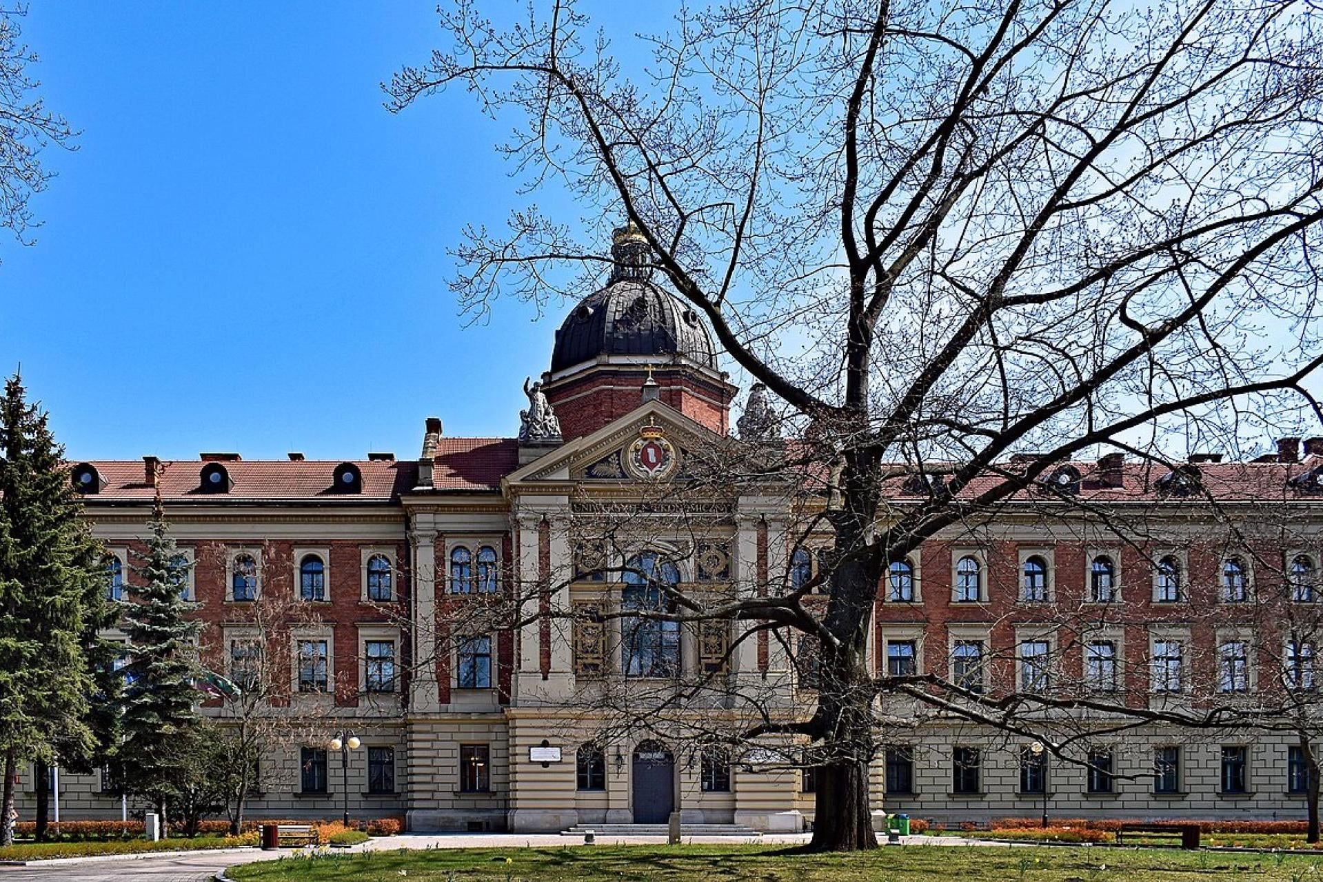 25-letni mężczyzna wtargnął z nożem na Uniwersytet Ekonomiczny w Krakowie